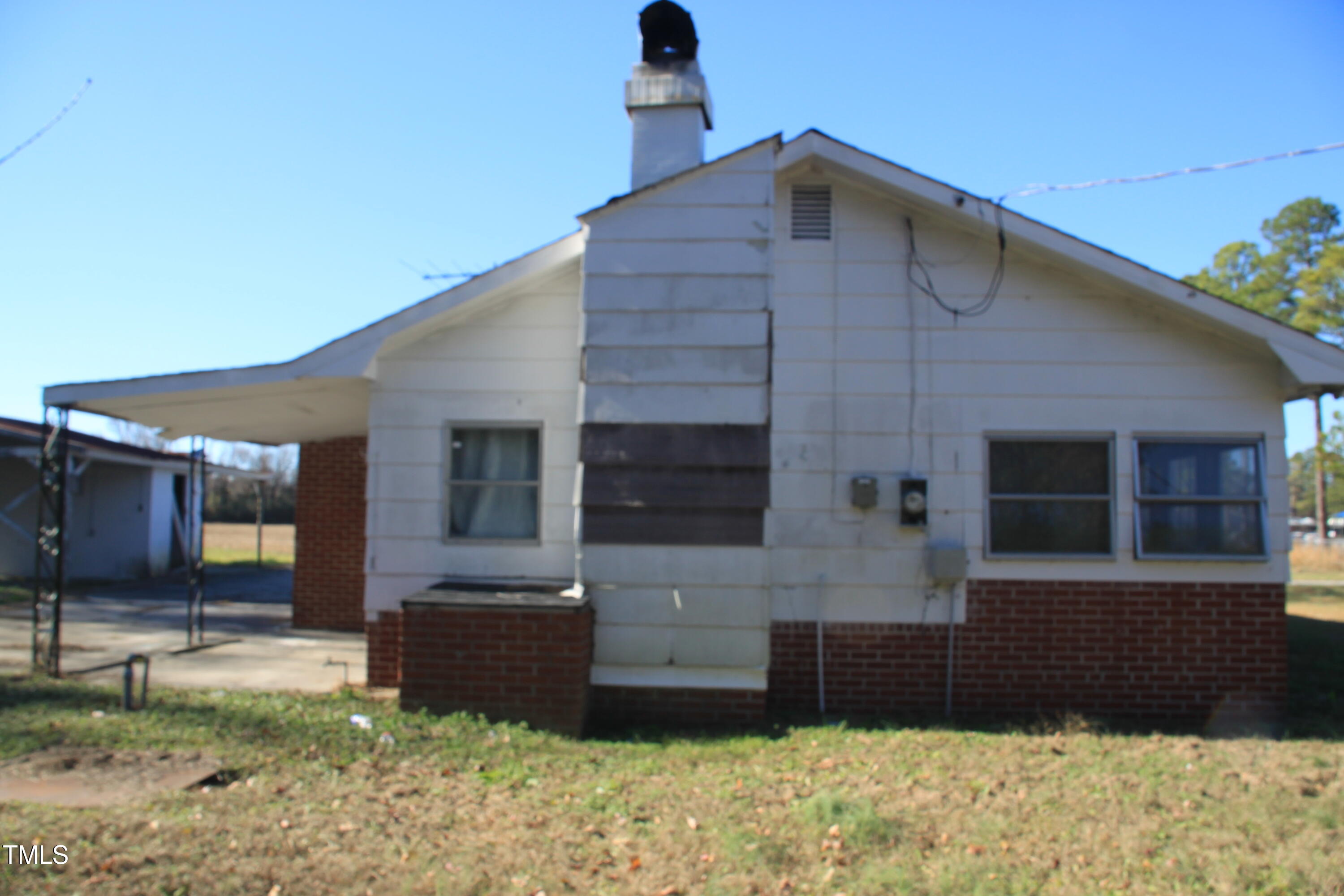 868 Smith Road Property Photo 2
