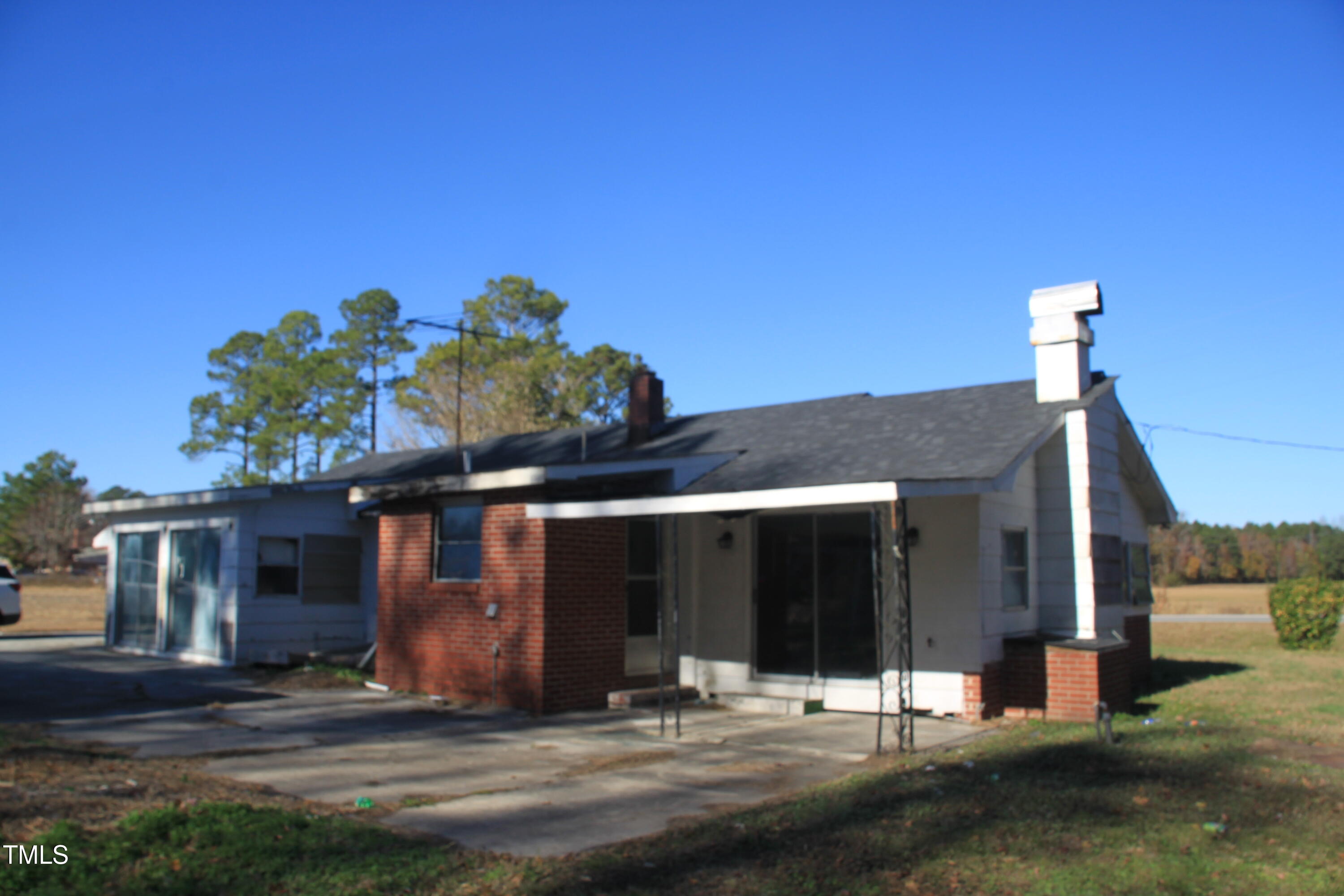 868 Smith Road Property Photo 3