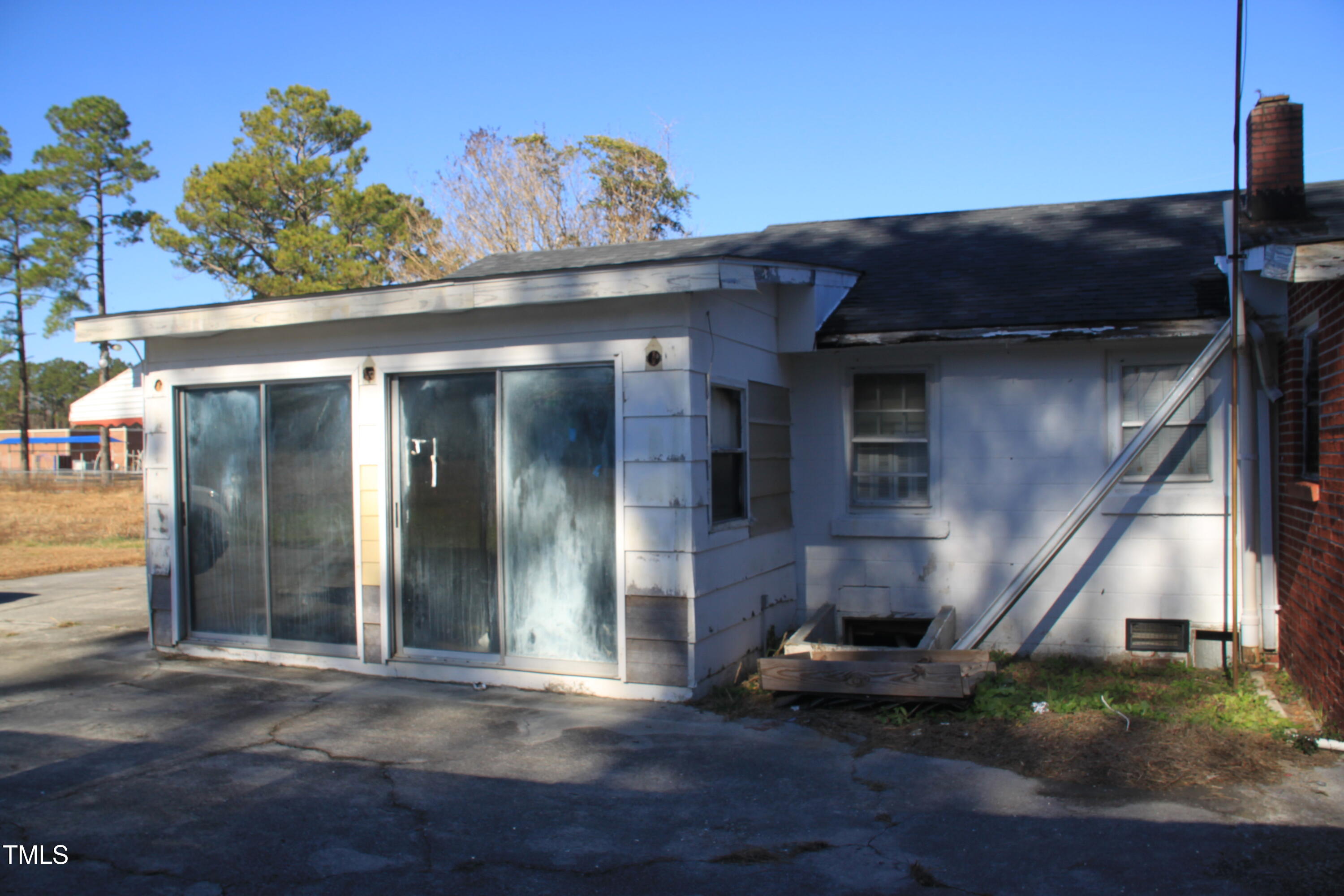 868 Smith Road Property Photo 4