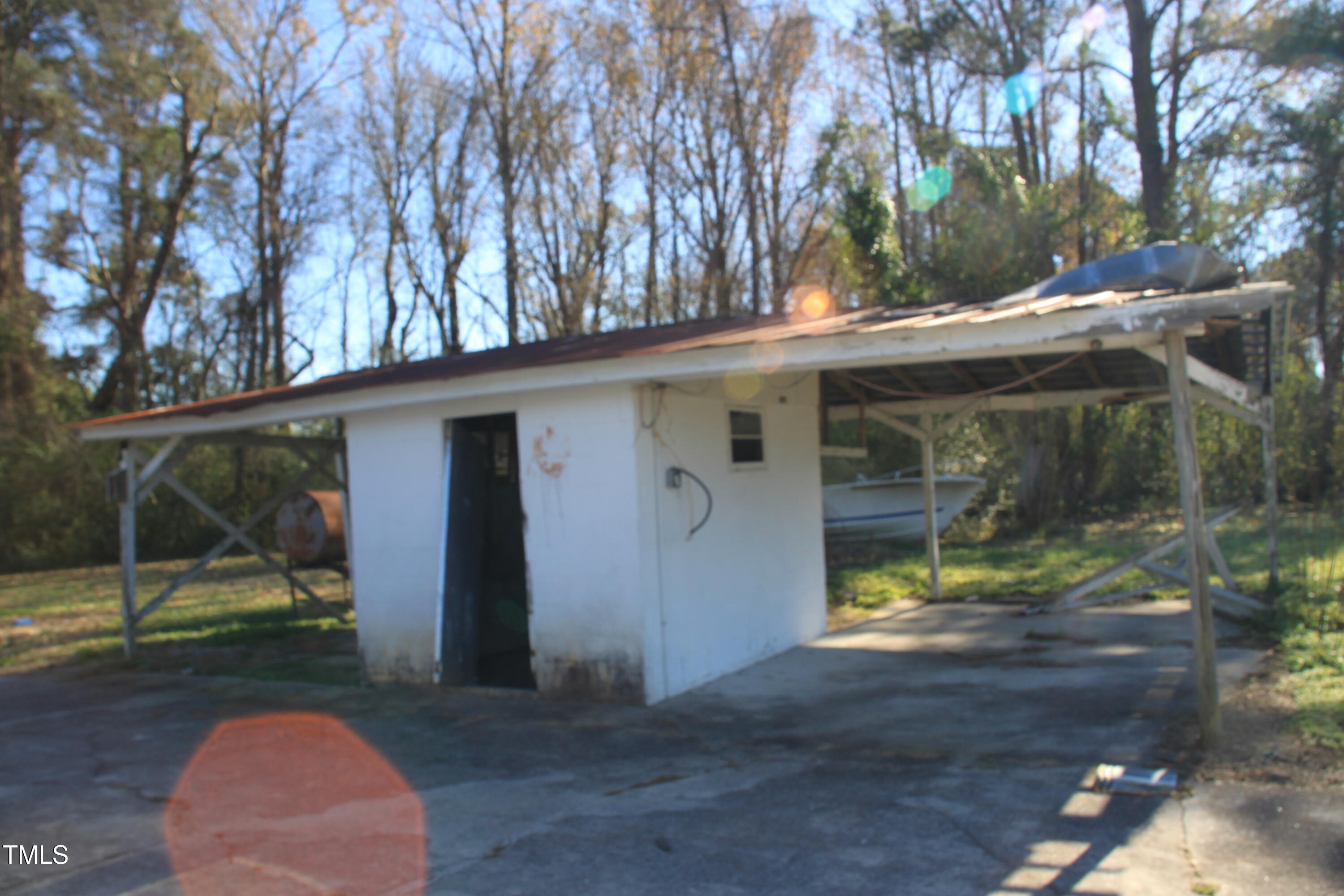 868 Smith Road Property Photo 6