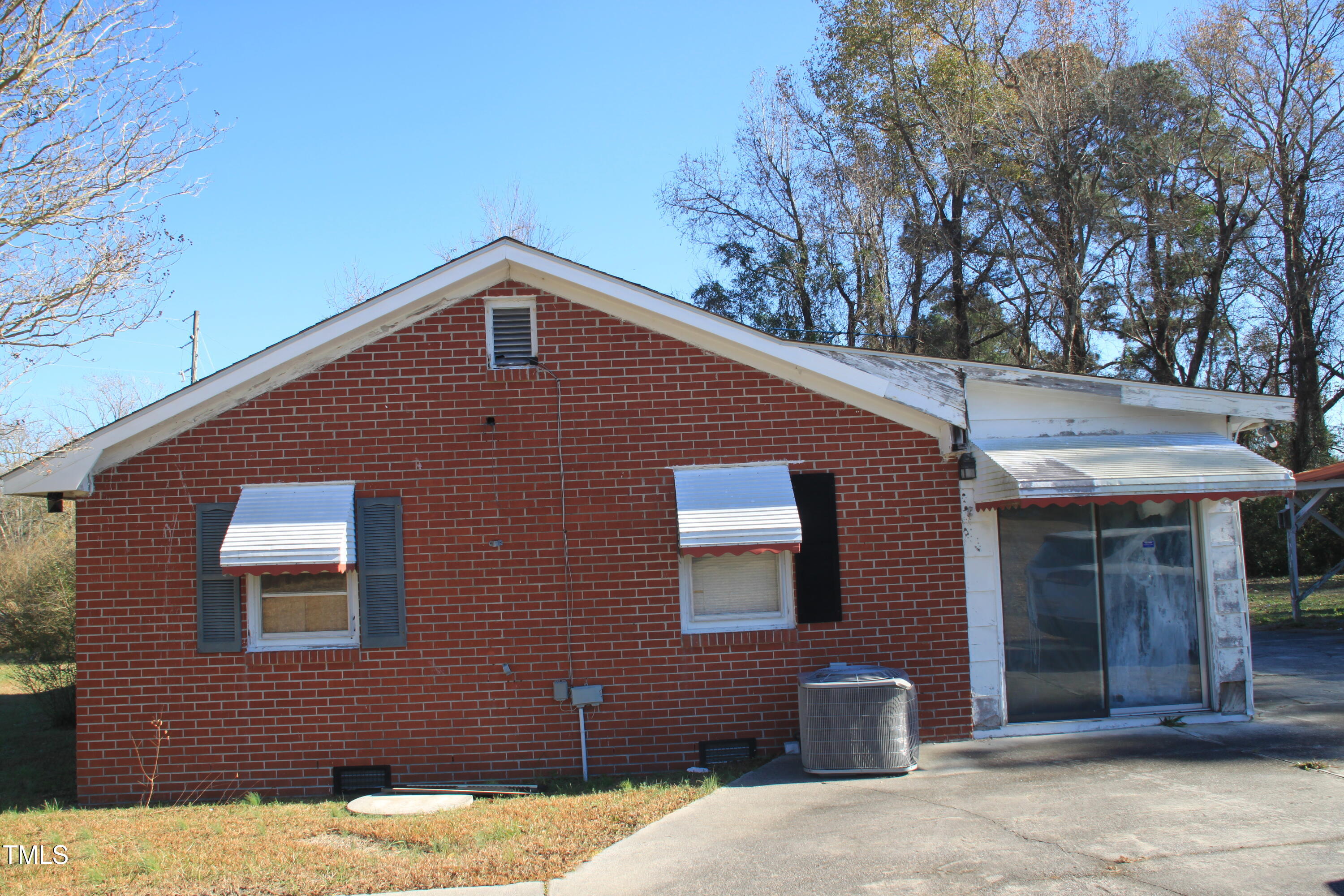 868 Smith Road Property Photo 8