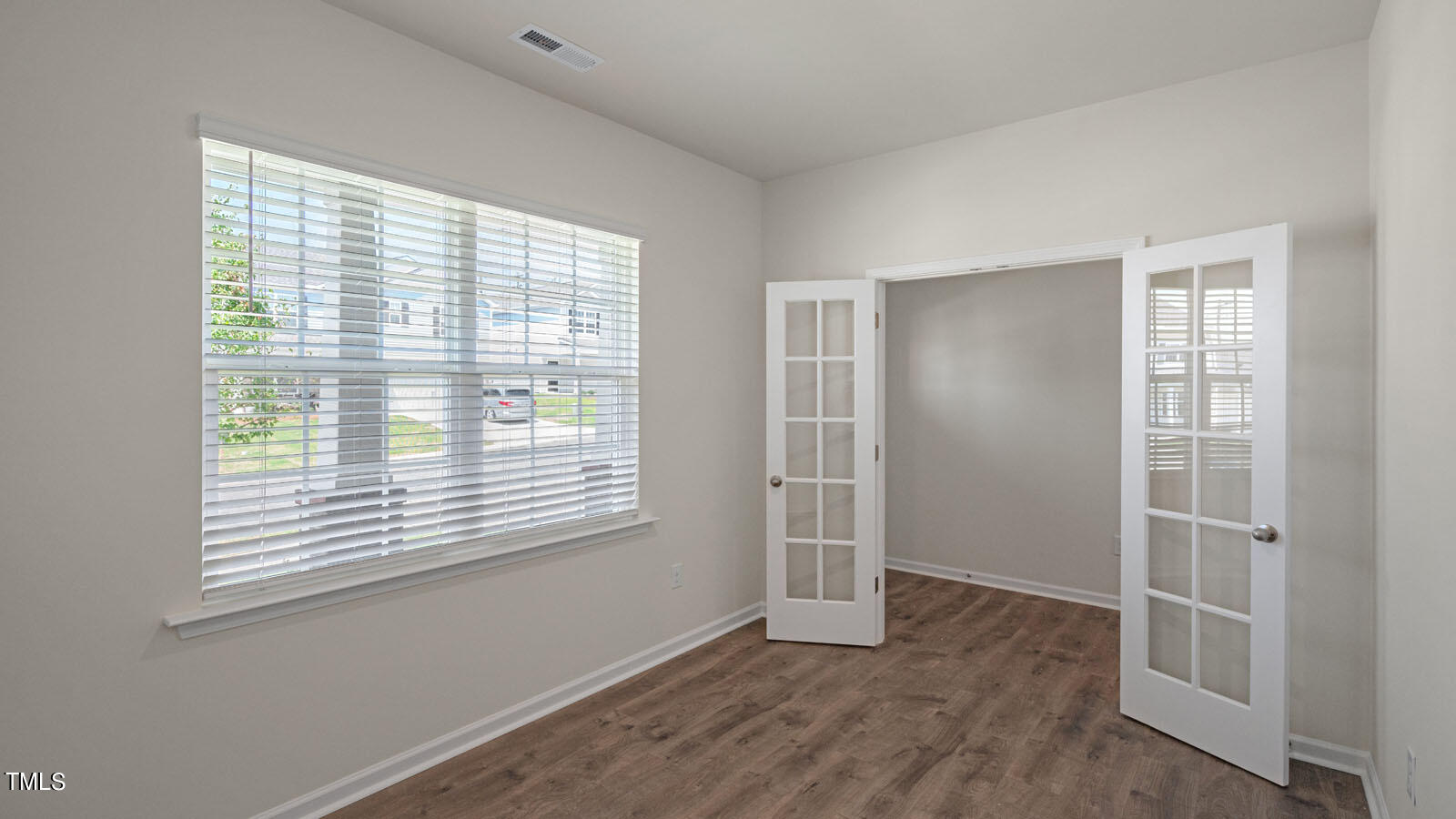 985 Ocean Court Property Photo 4