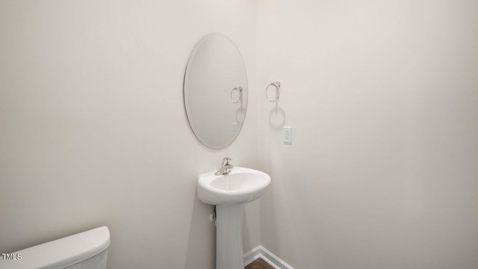 985 Ocean Court Property Photo 8