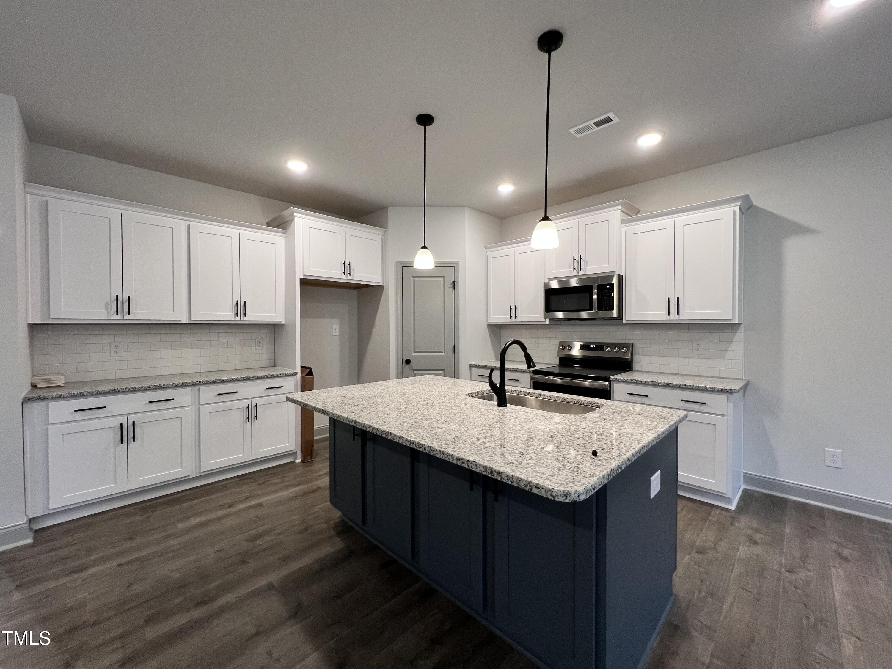 136 S Mistflower Street Property Photo 2