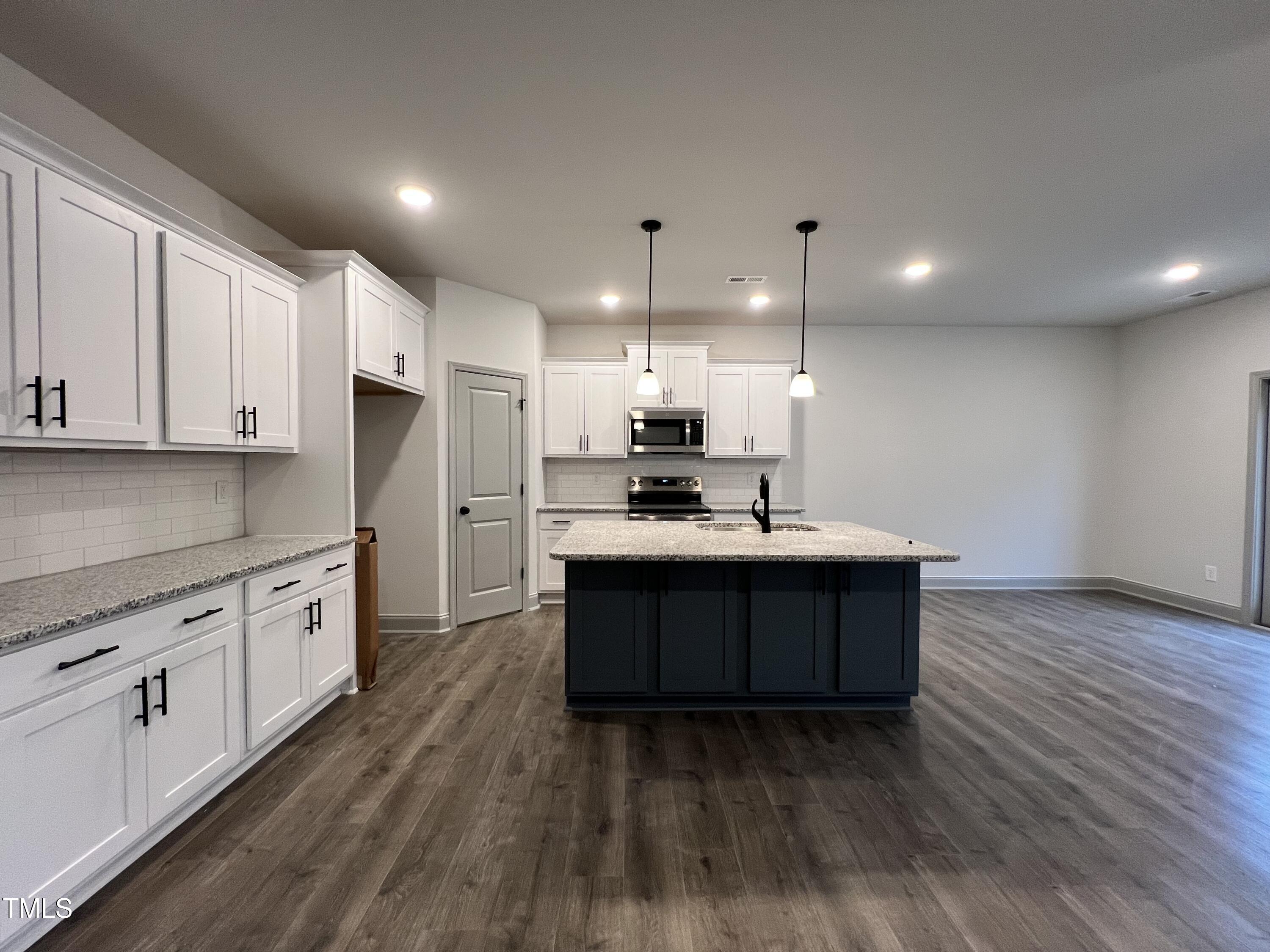 136 S Mistflower Street Property Photo 3