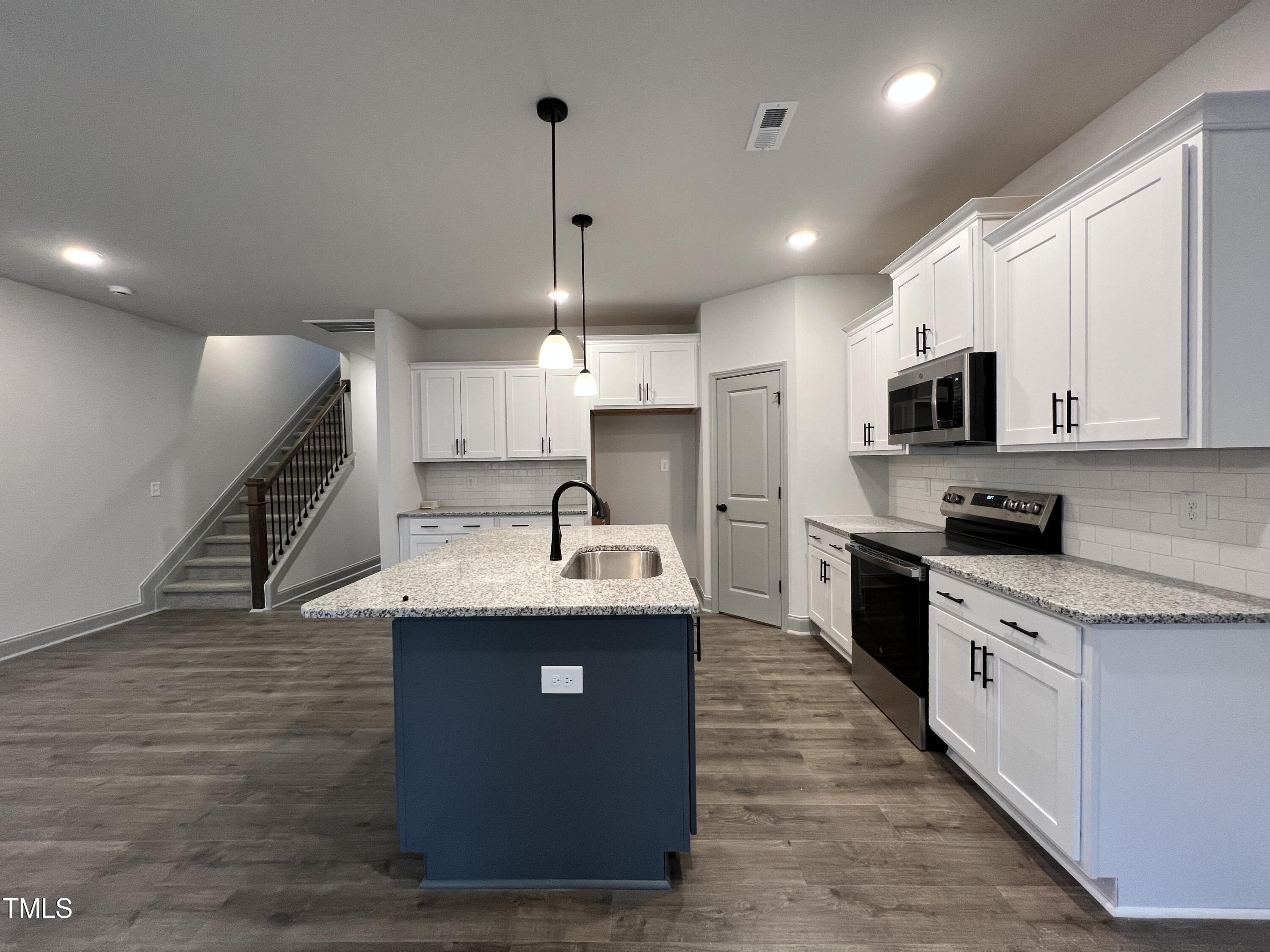 136 S Mistflower Street Property Photo 4