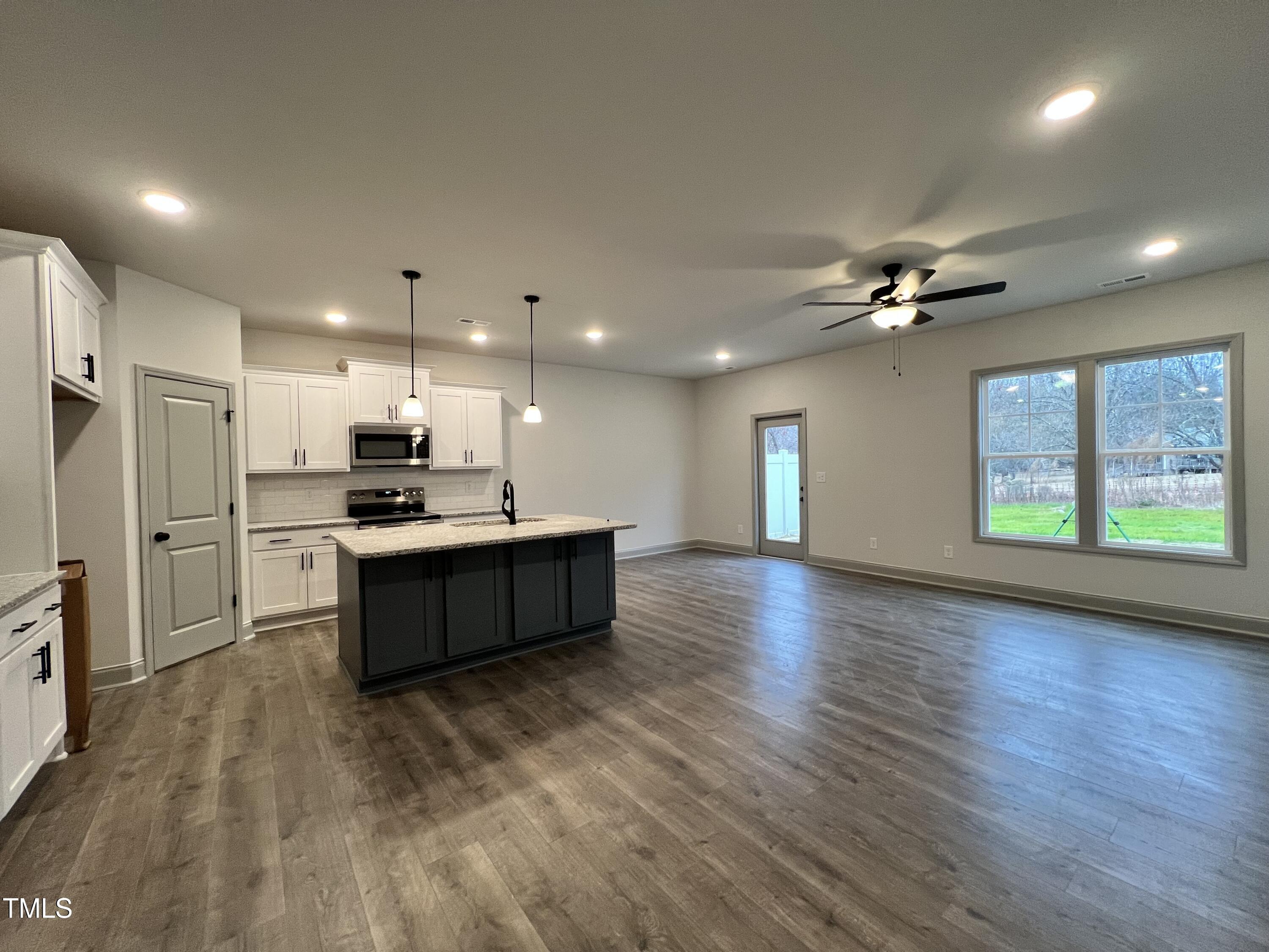 136 S Mistflower Street Property Photo 6