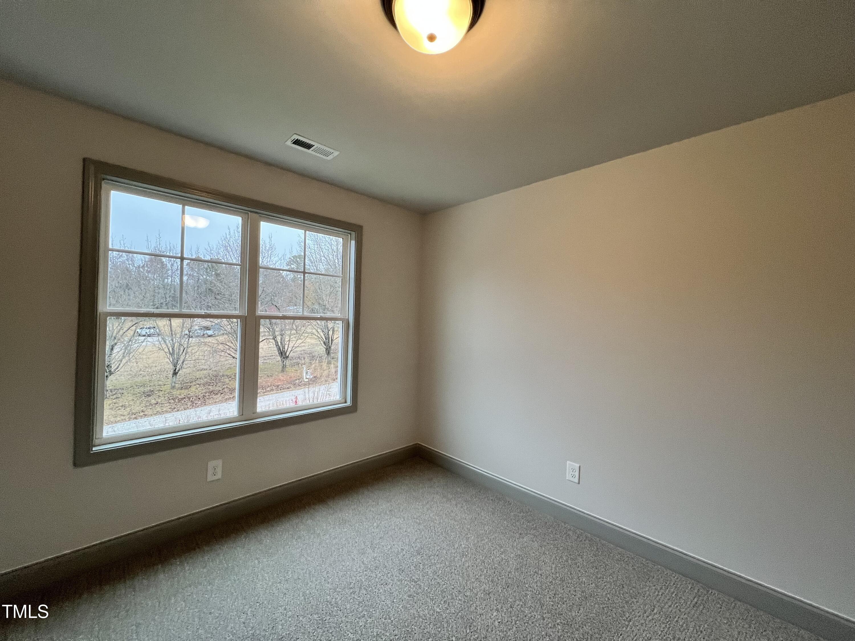 136 S Mistflower Street Property Photo 9