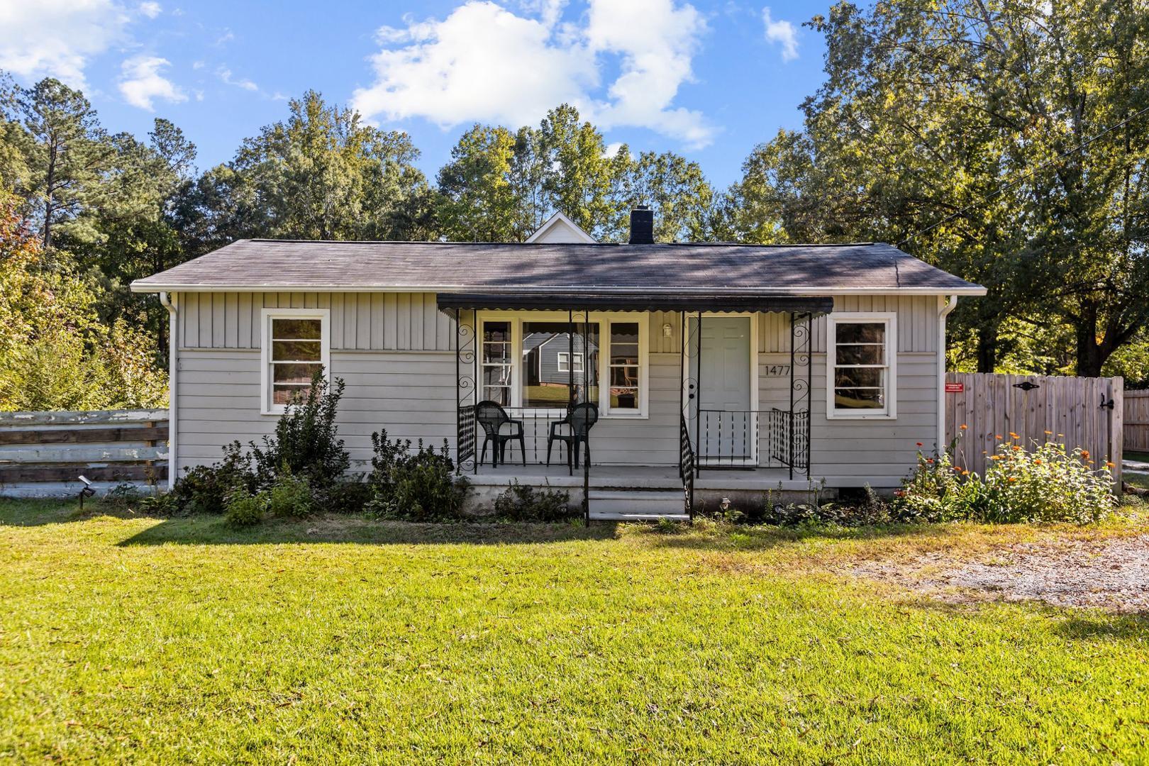 1477 Maplewood Drive Property Photo 1