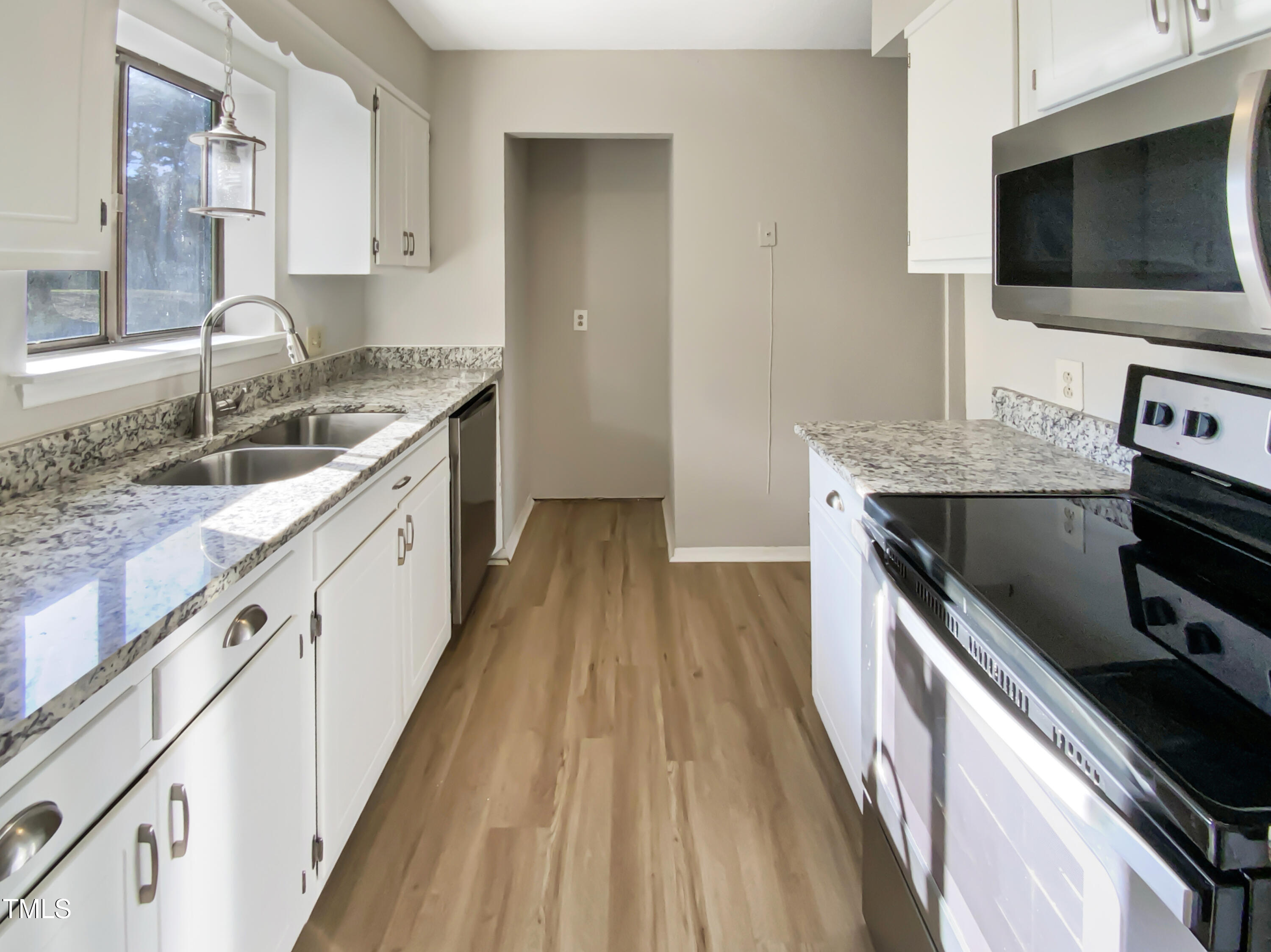 5038 Flint Ridge Place Property Photo 6
