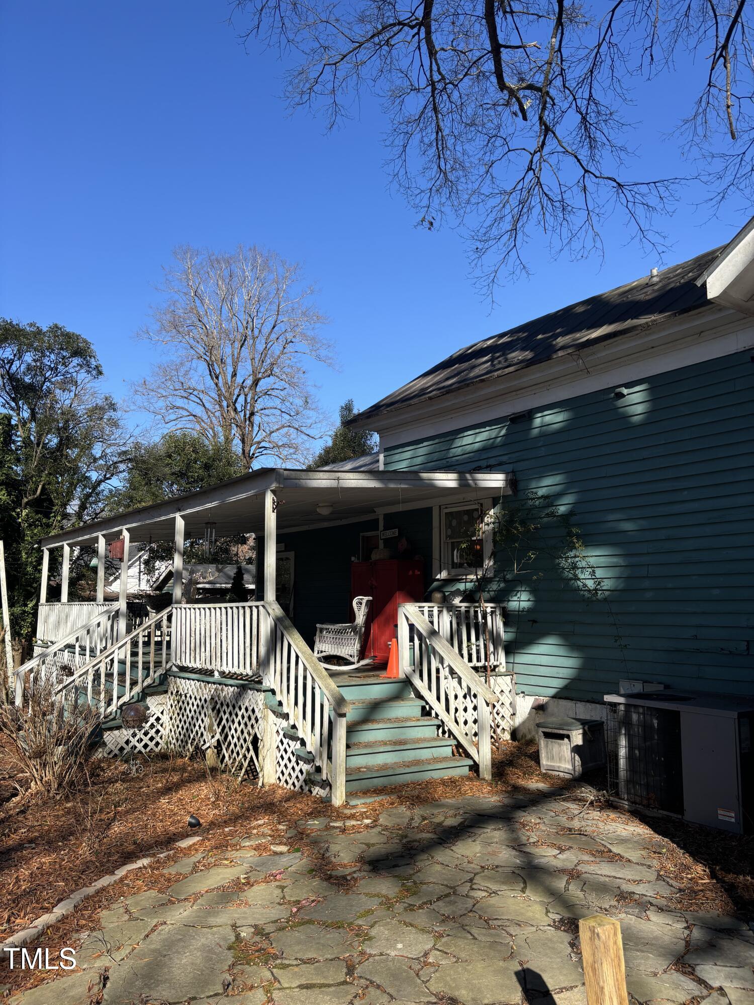 403 E Railroad Street Property Photo 5