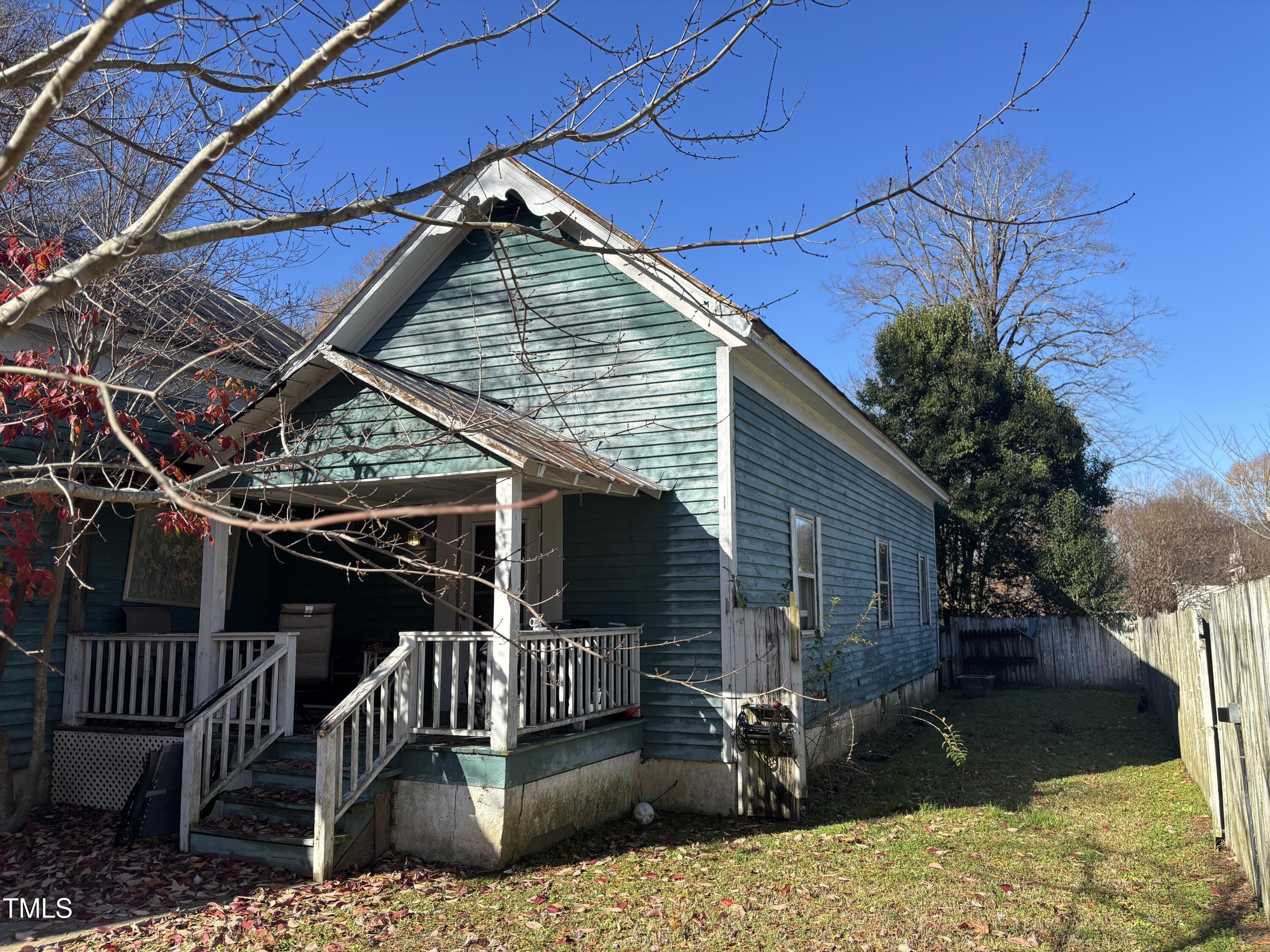 403 E Railroad Street Property Photo 8