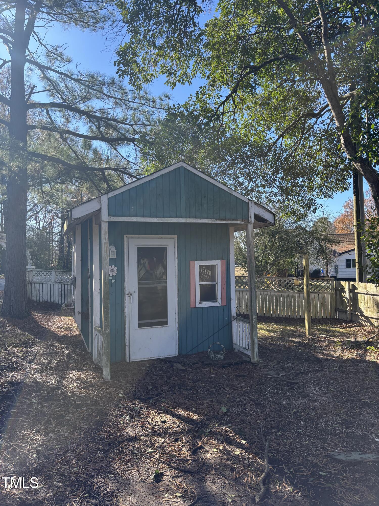 403 E Railroad Street Property Photo 11