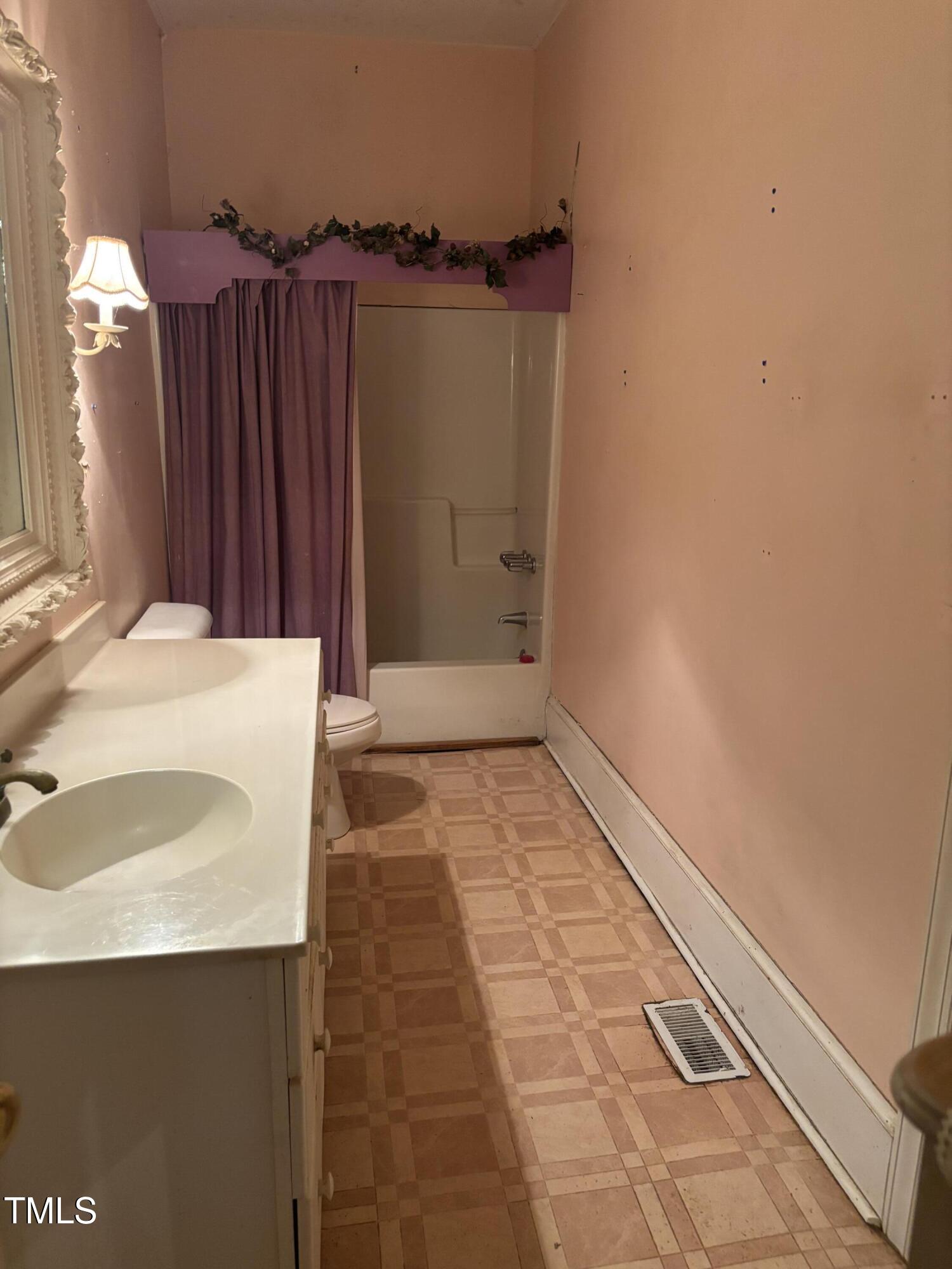 403 E Railroad Street Property Photo 17