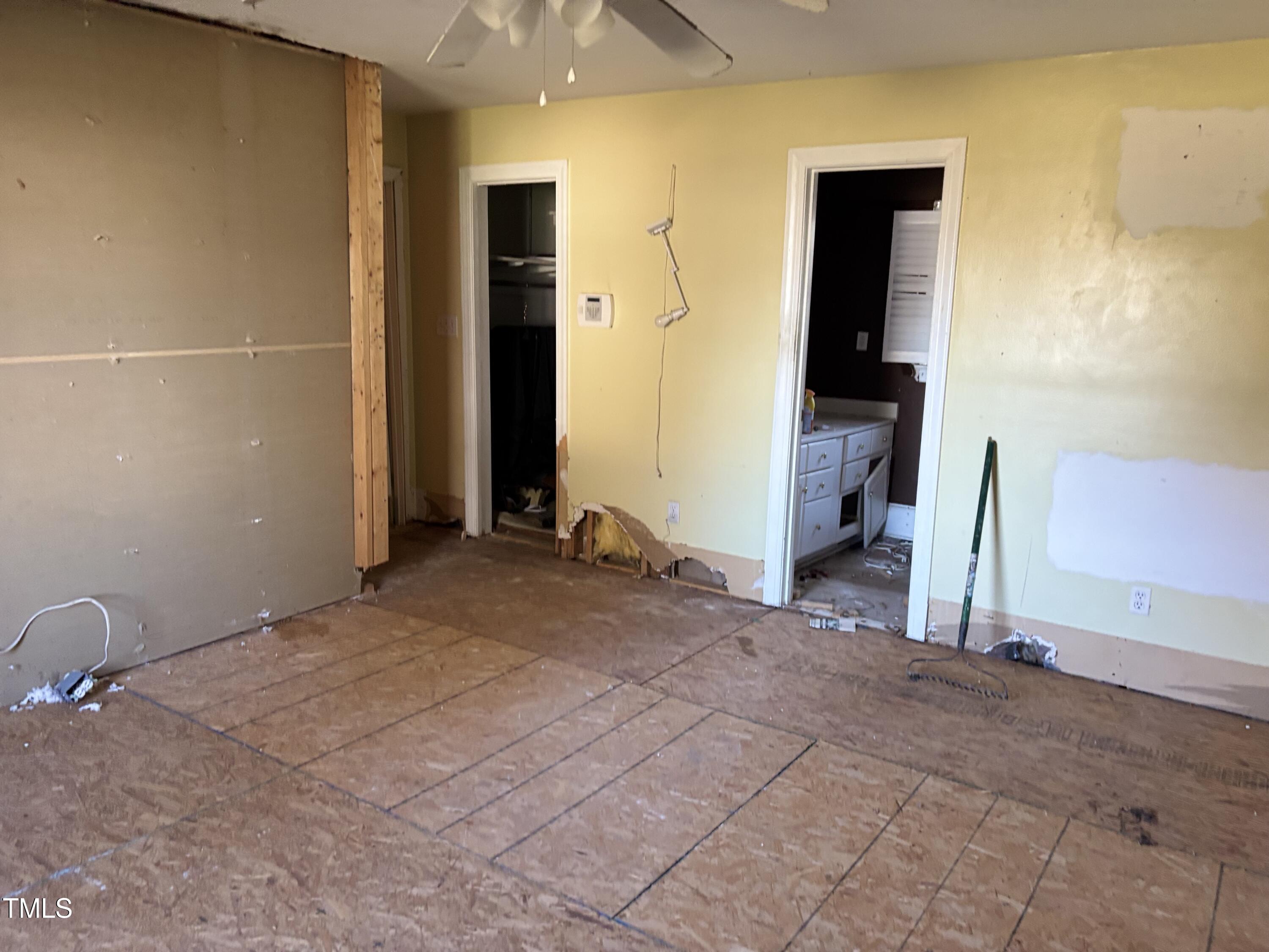 403 E Railroad Street Property Photo 28