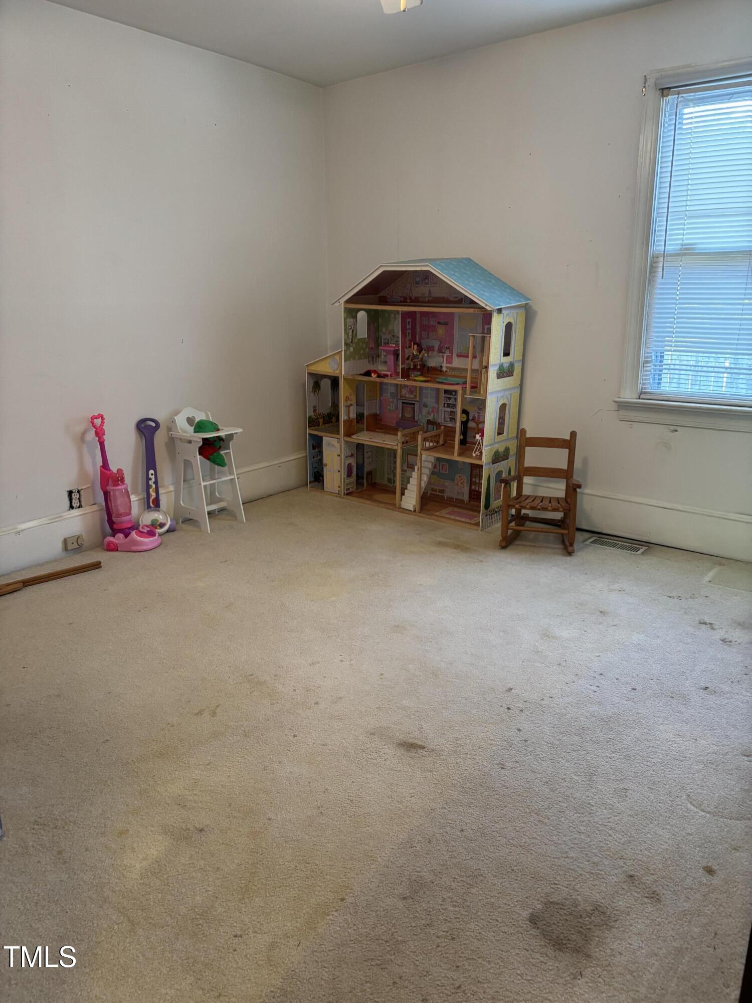 403 E Railroad Street Property Photo 40