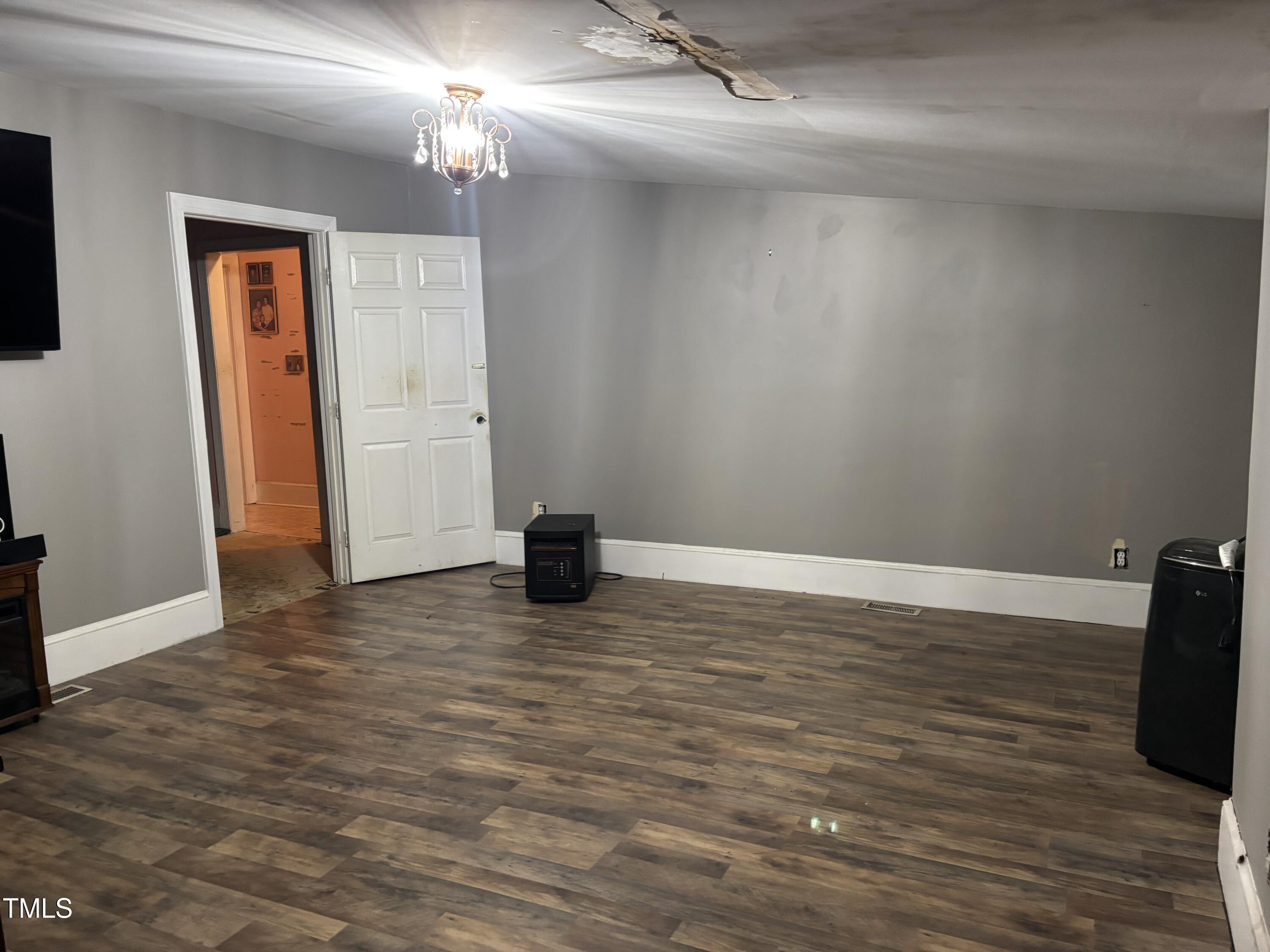 403 E Railroad Street Property Photo 43