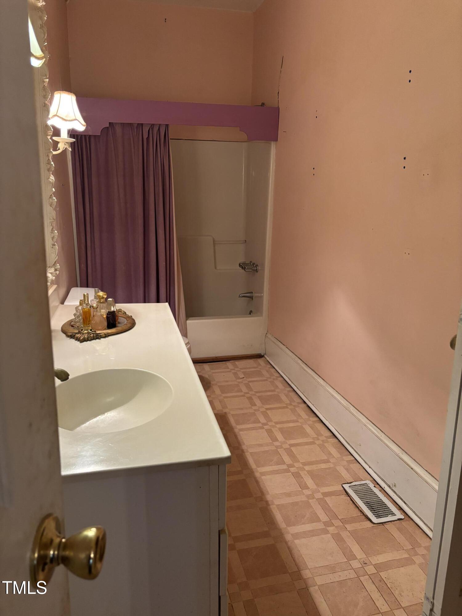 403 E Railroad Street Property Photo 51