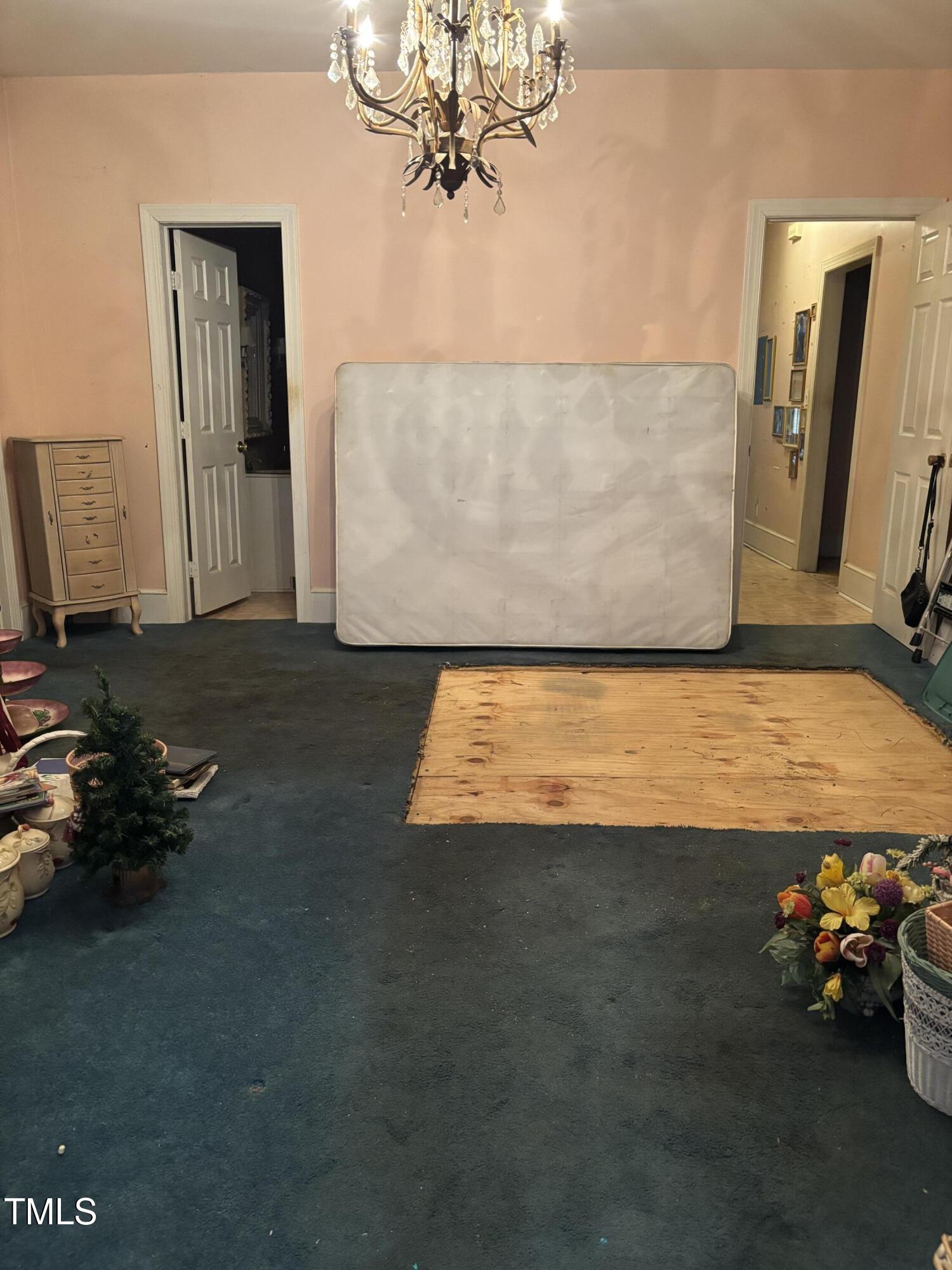 403 E Railroad Street Property Photo 52