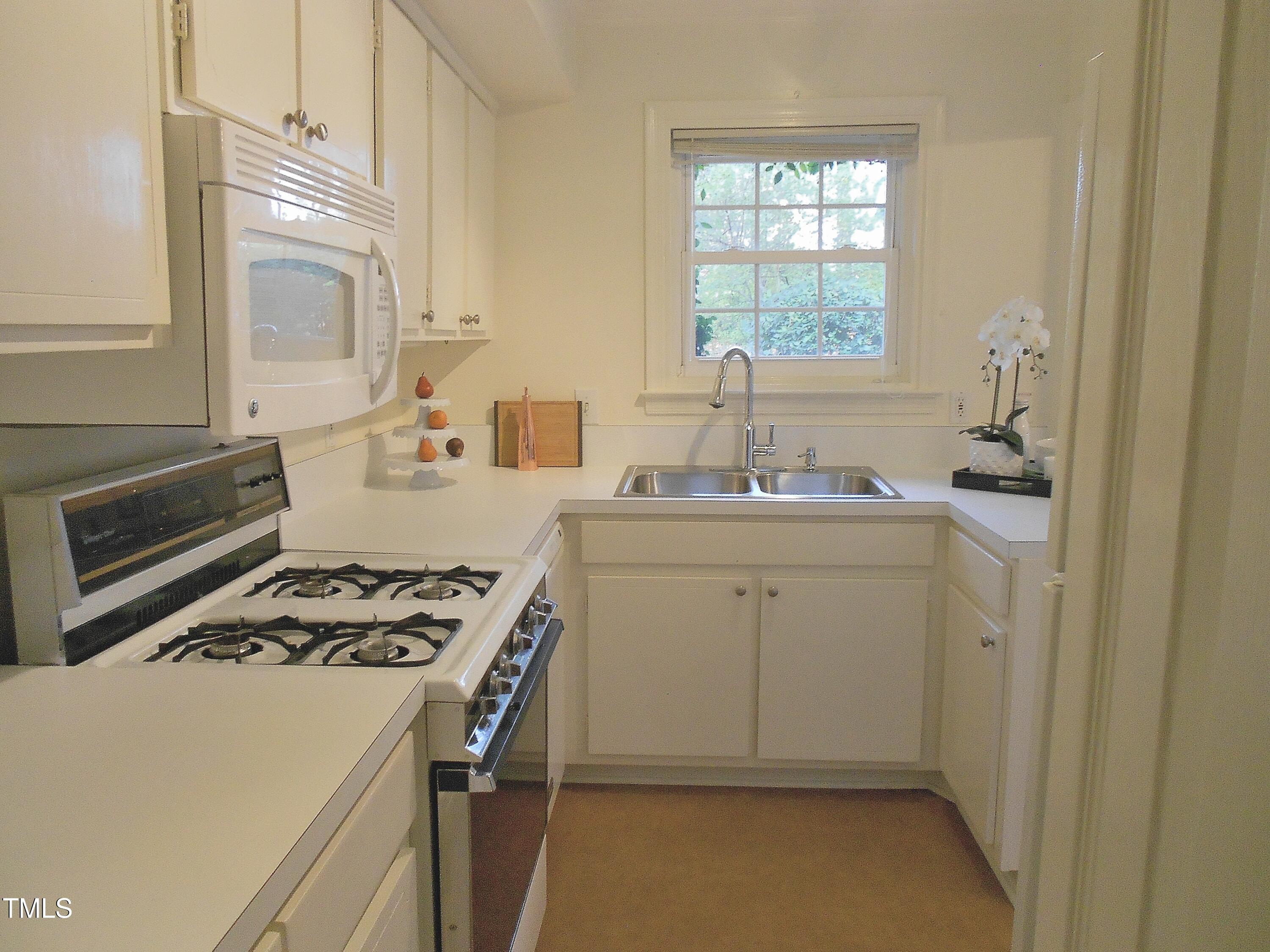 3738 Jamestown Circle Property Photo 5