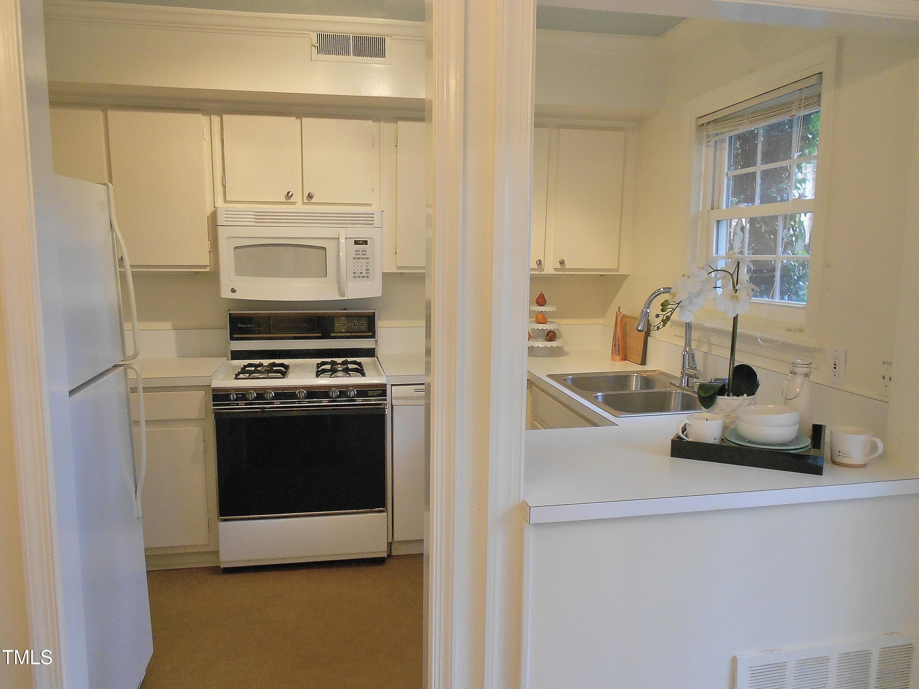 3738 Jamestown Circle Property Photo 6