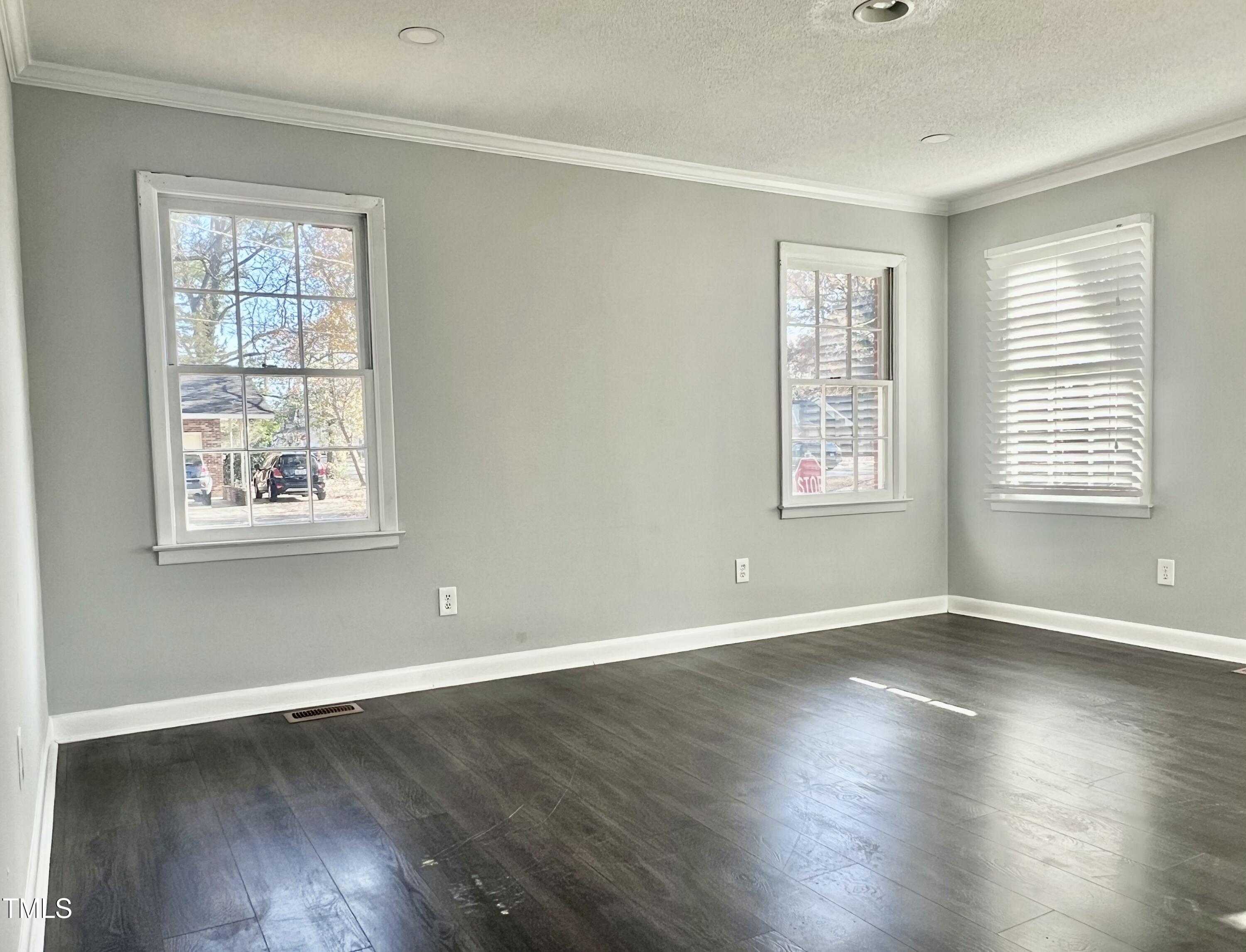 414 Sampson Street Property Photo 2