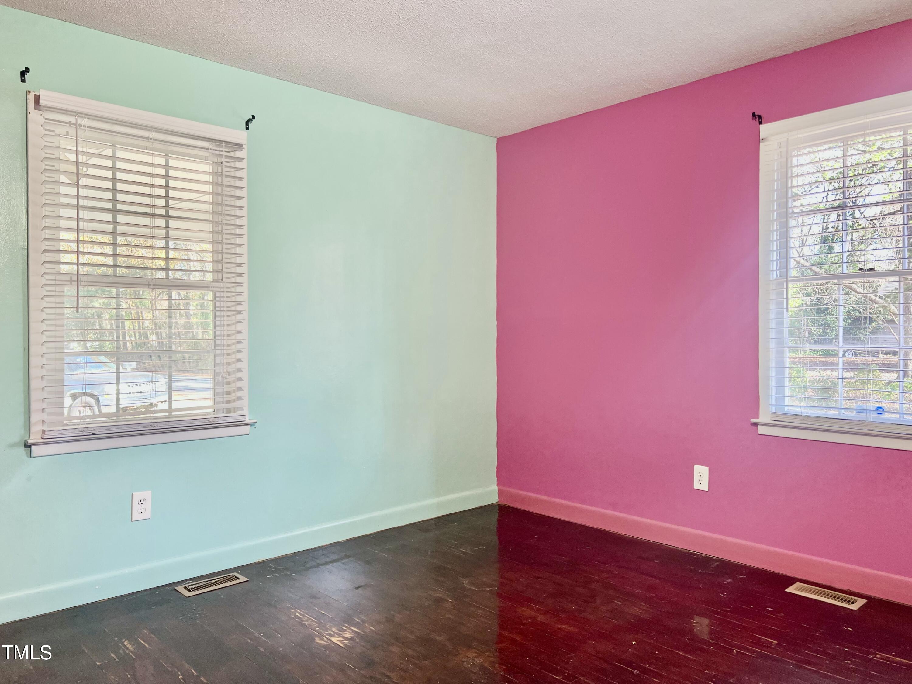 414 Sampson Street Property Photo 12