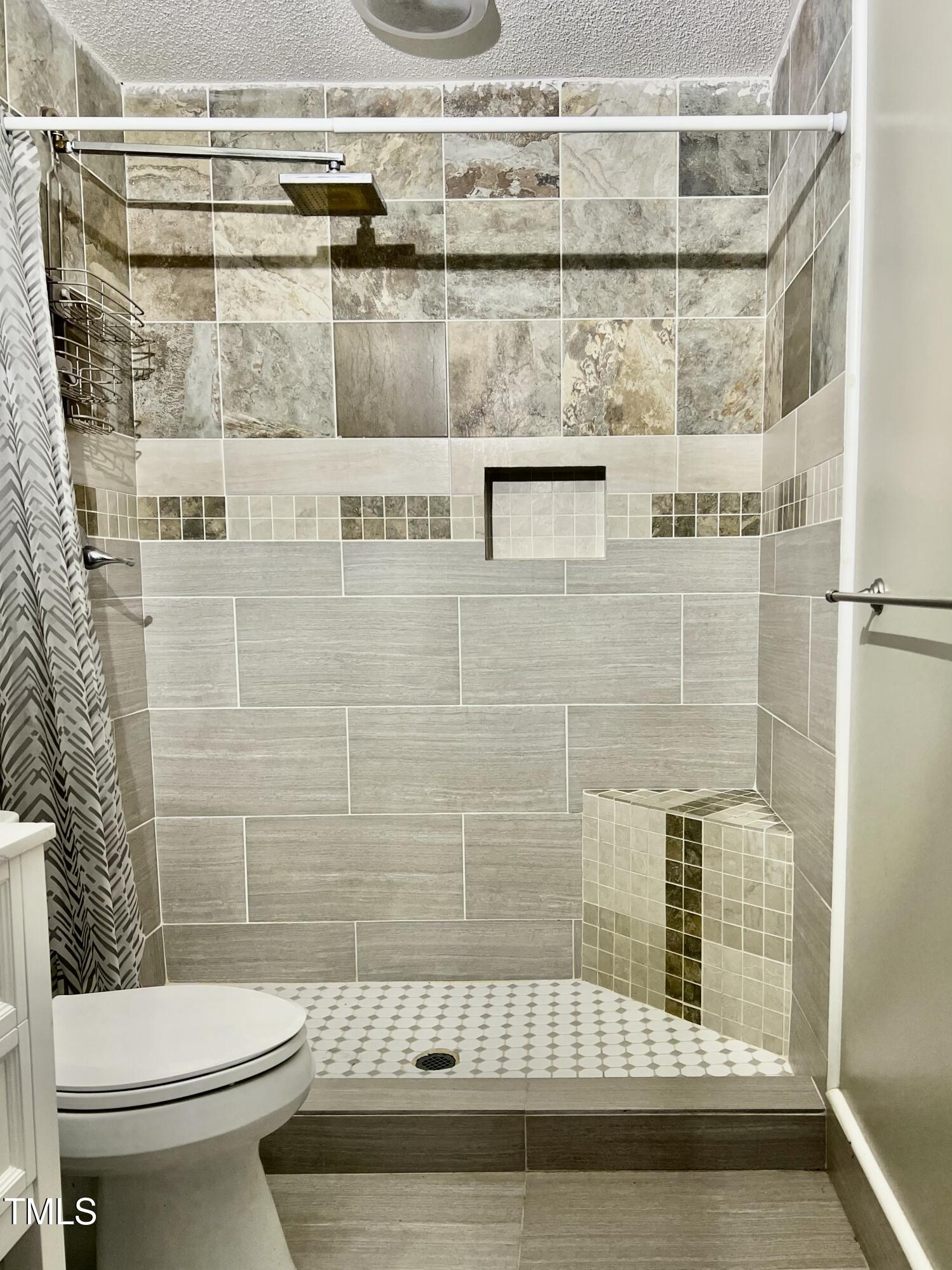 414 Sampson Street Property Photo 15