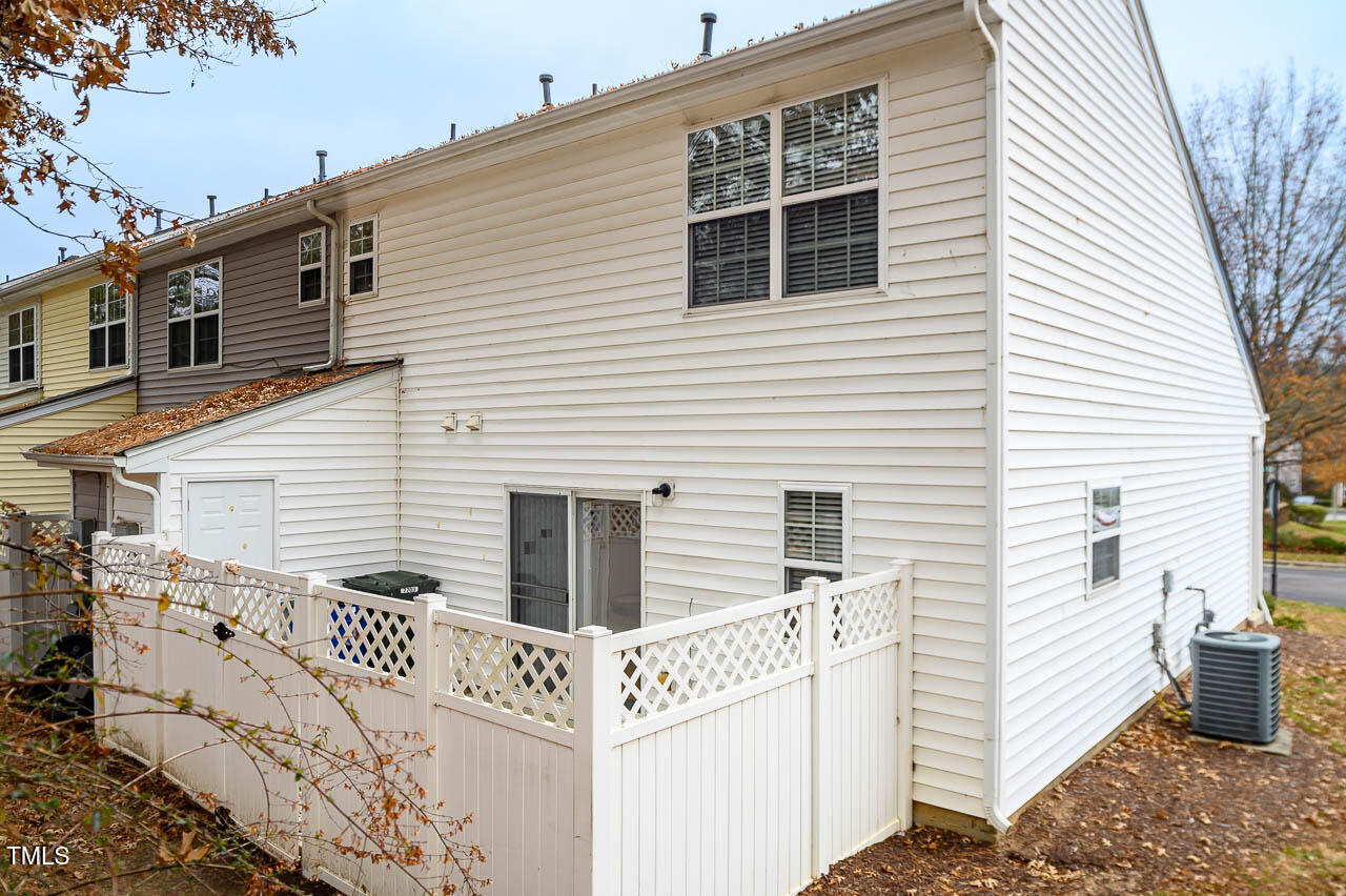 7703 River Field Drive Property Photo 7