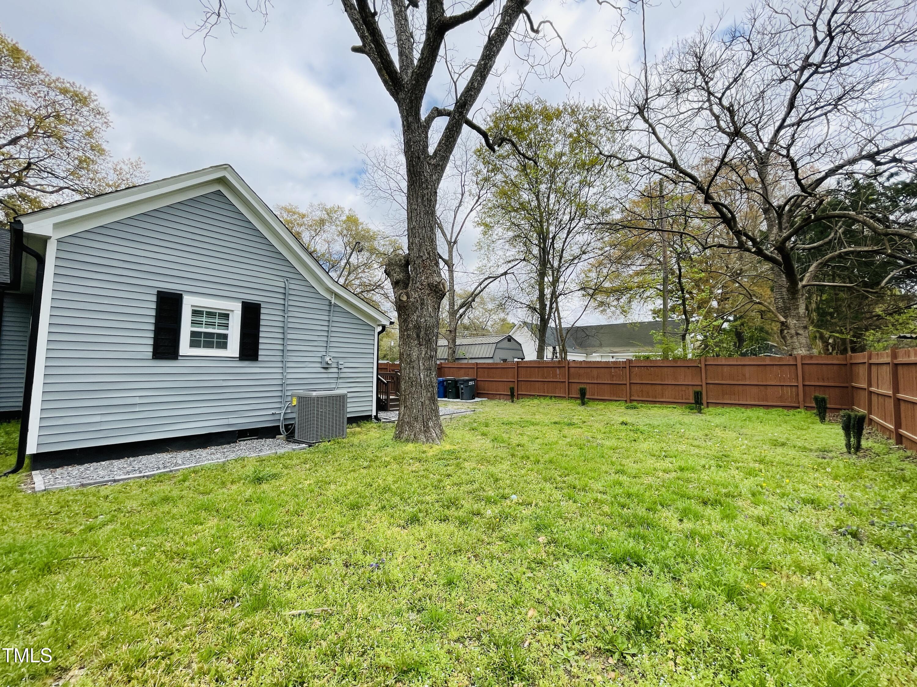1003 W Anderson Street Property Photo 31