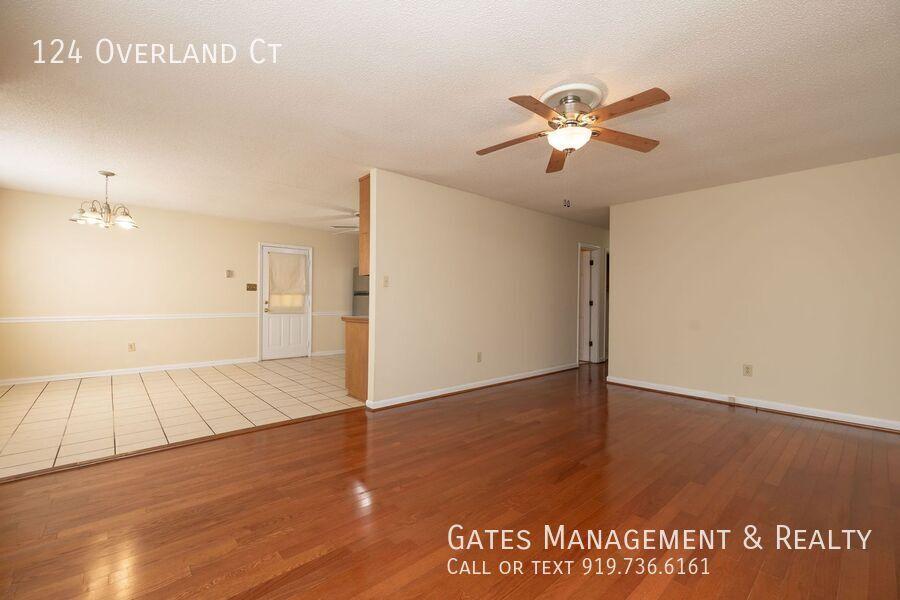 124 Overland Court Property Photo 4