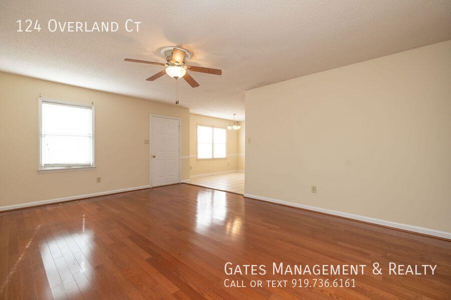 124 Overland Court Property Photo 5