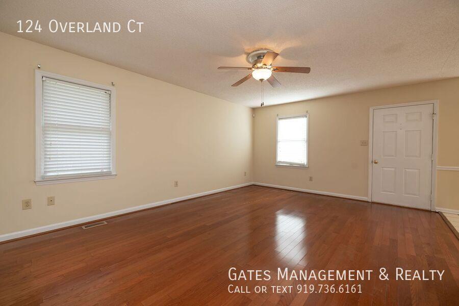 124 Overland Court Property Photo 6