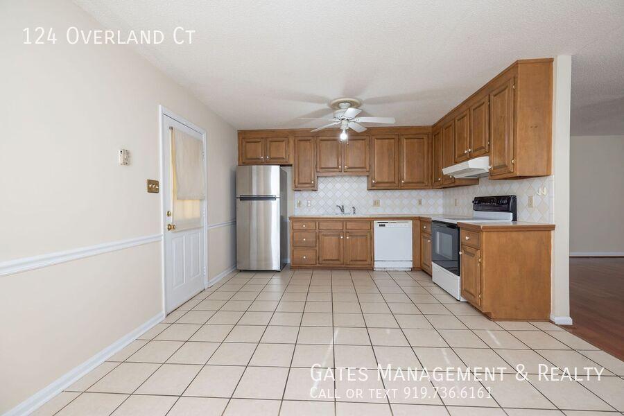 124 Overland Court Property Photo 8