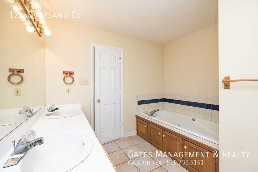 124 Overland Court Property Photo 17