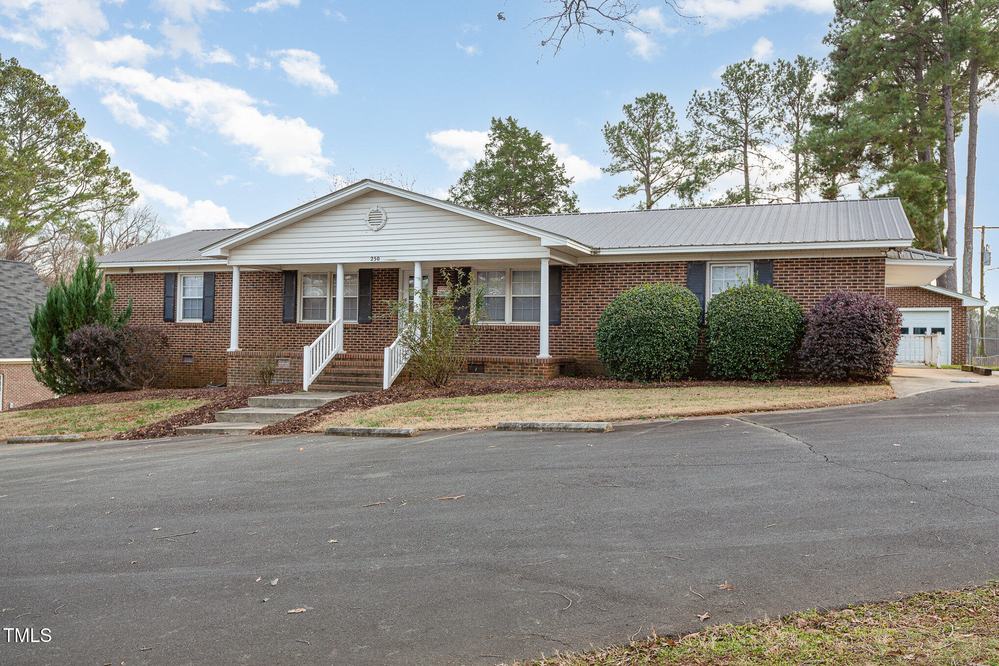 250 East Street Property Photo 1