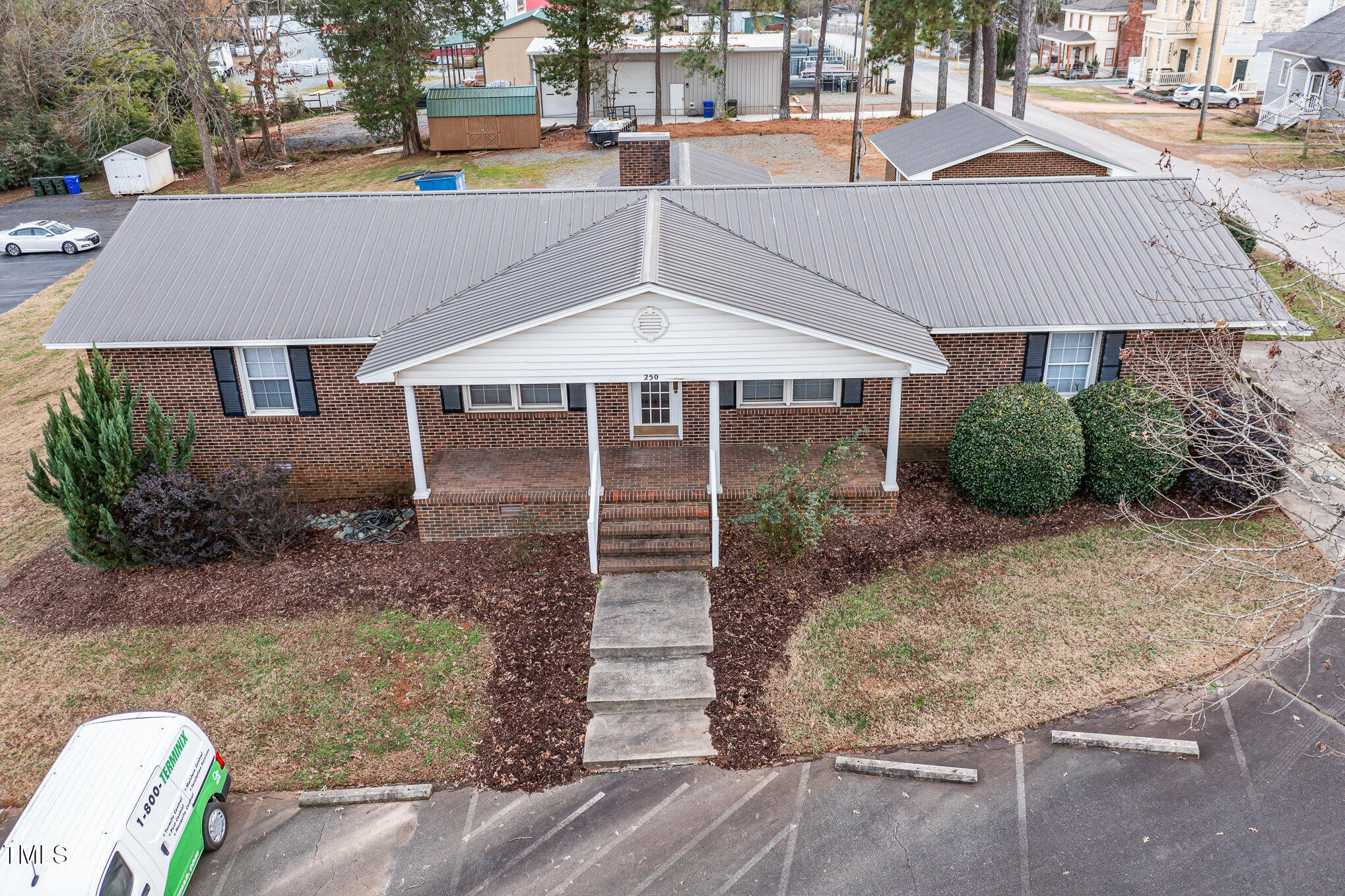 250 East Street Property Photo 3
