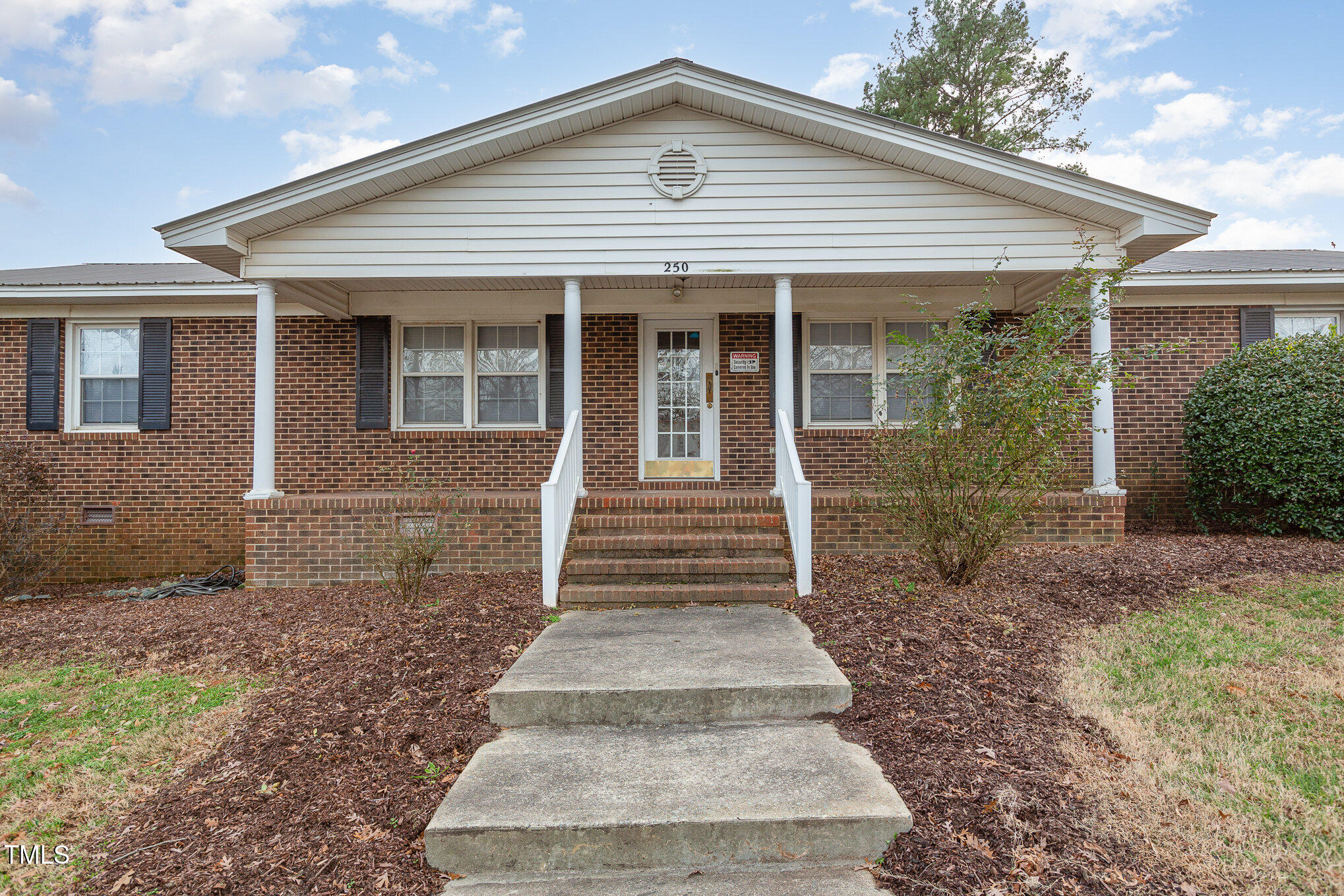 250 East Street Property Photo 4