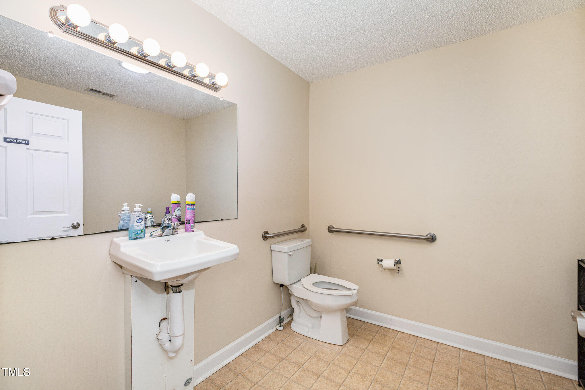 250 East Street Property Photo 23