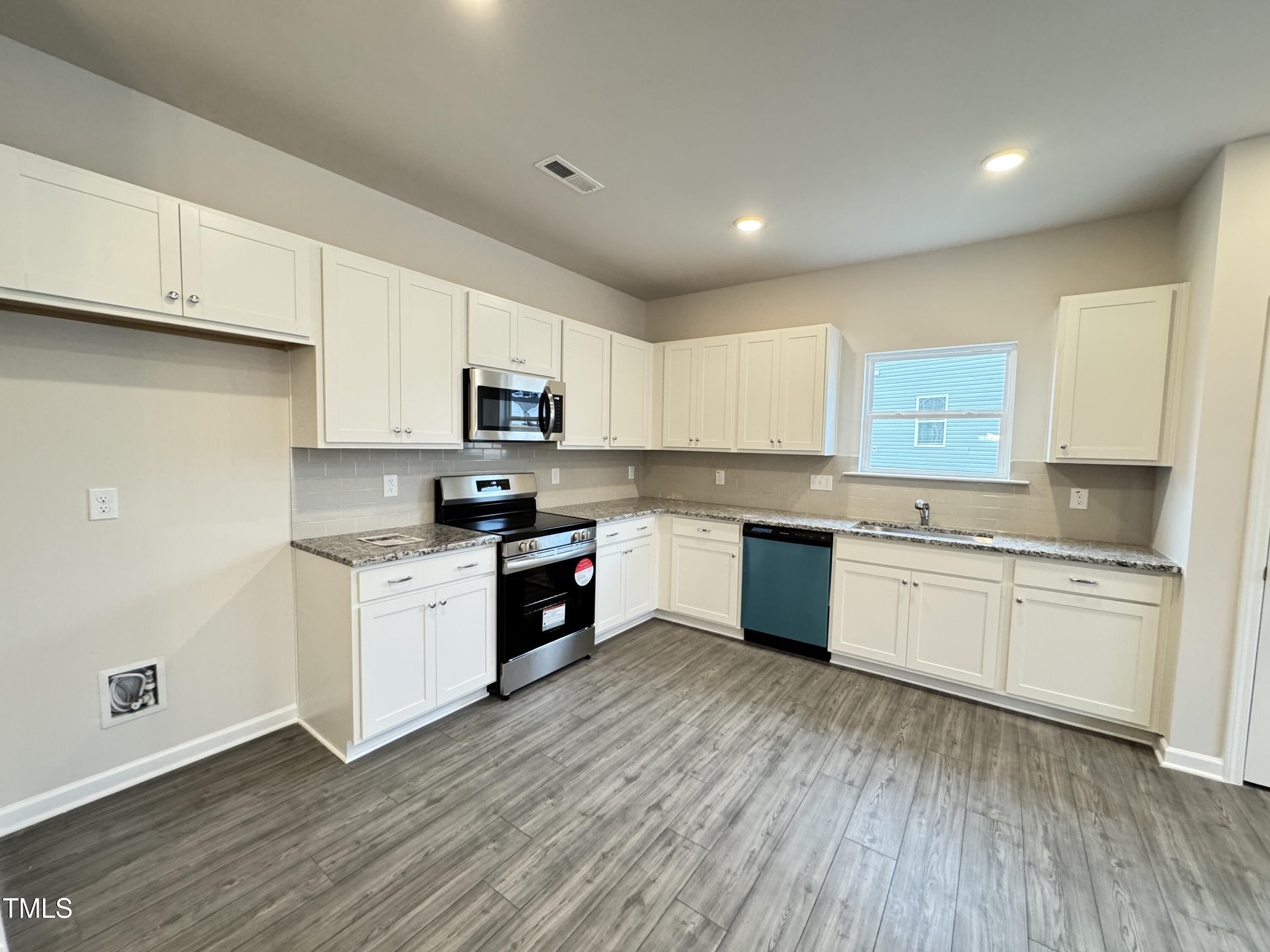 166 Vega Loop Property Photo 8
