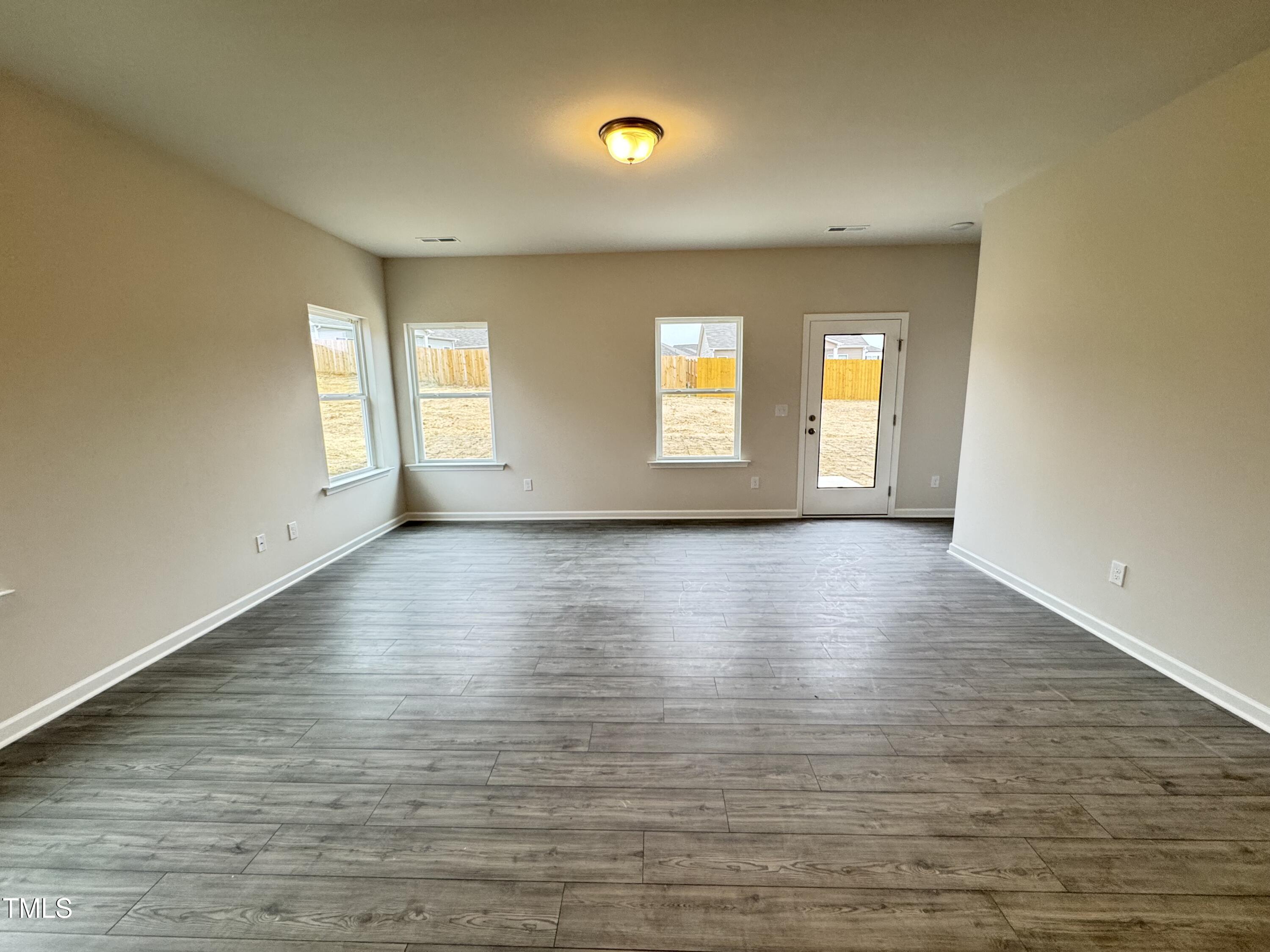 166 Vega Loop Property Photo 9