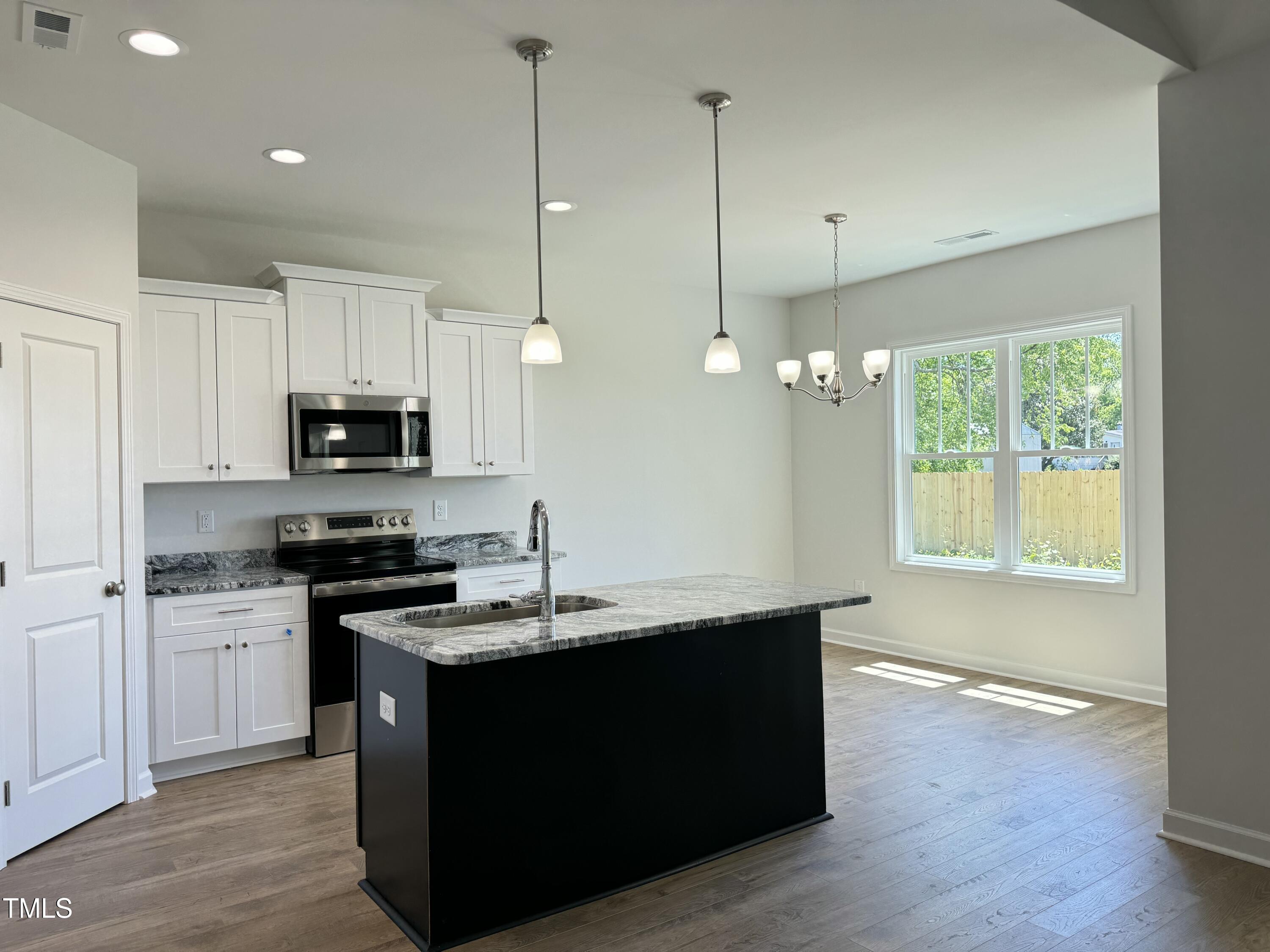 110 E Sillinger Drive Property Photo 10