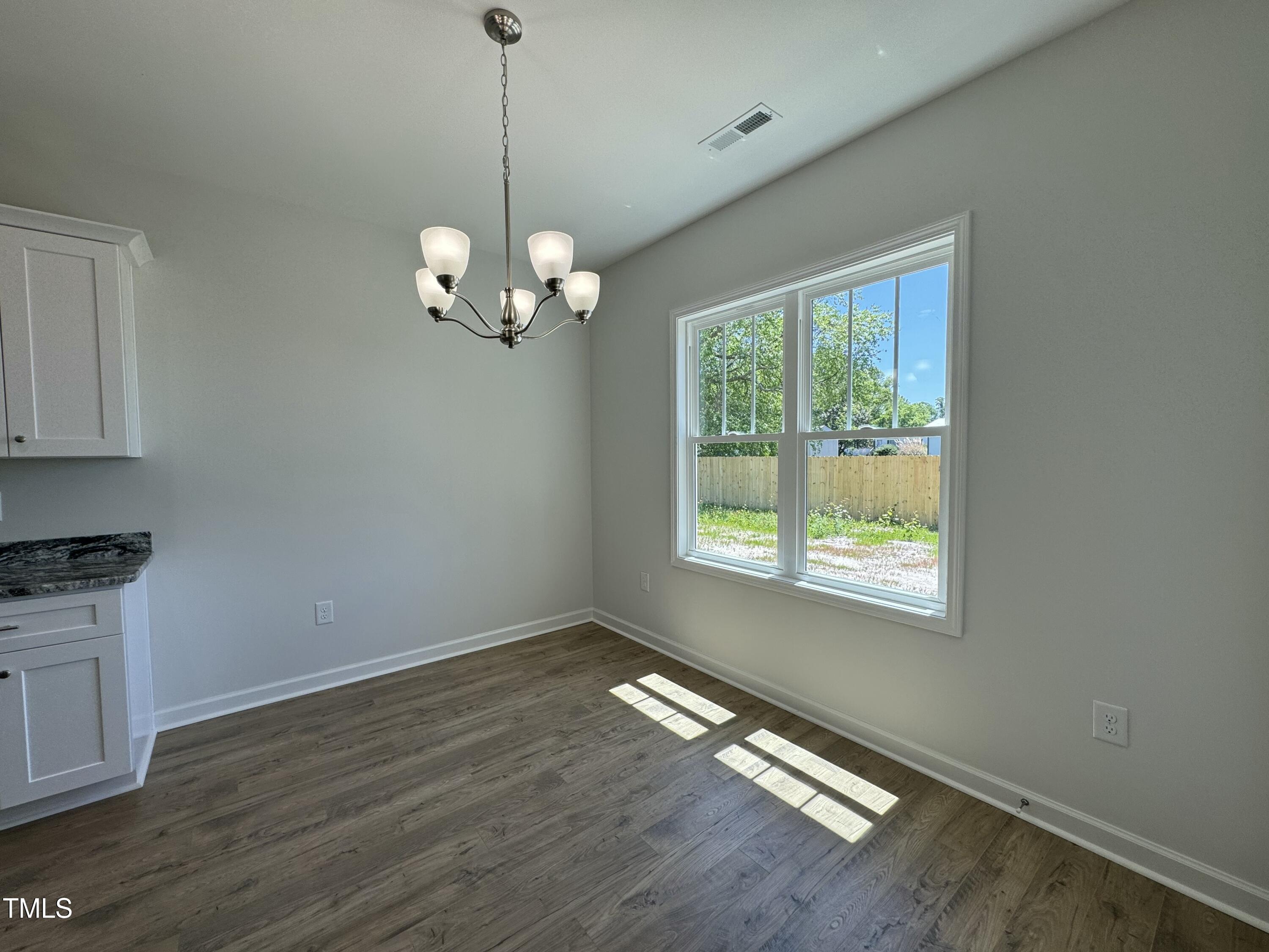 110 E Sillinger Drive Property Photo 11