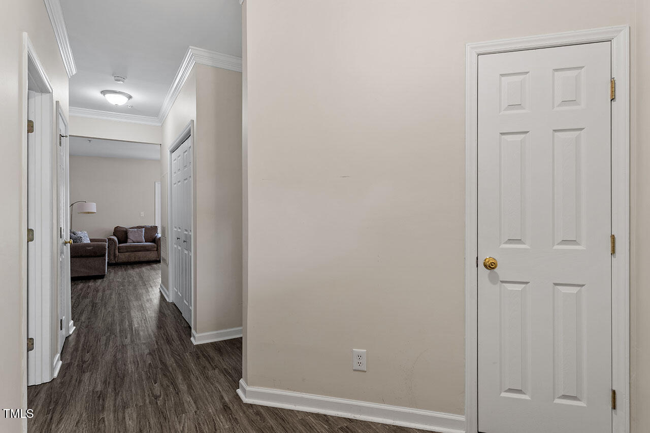 524 Glenolden Court Property Photo 5