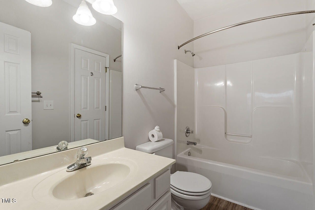 524 Glenolden Court Property Photo 9