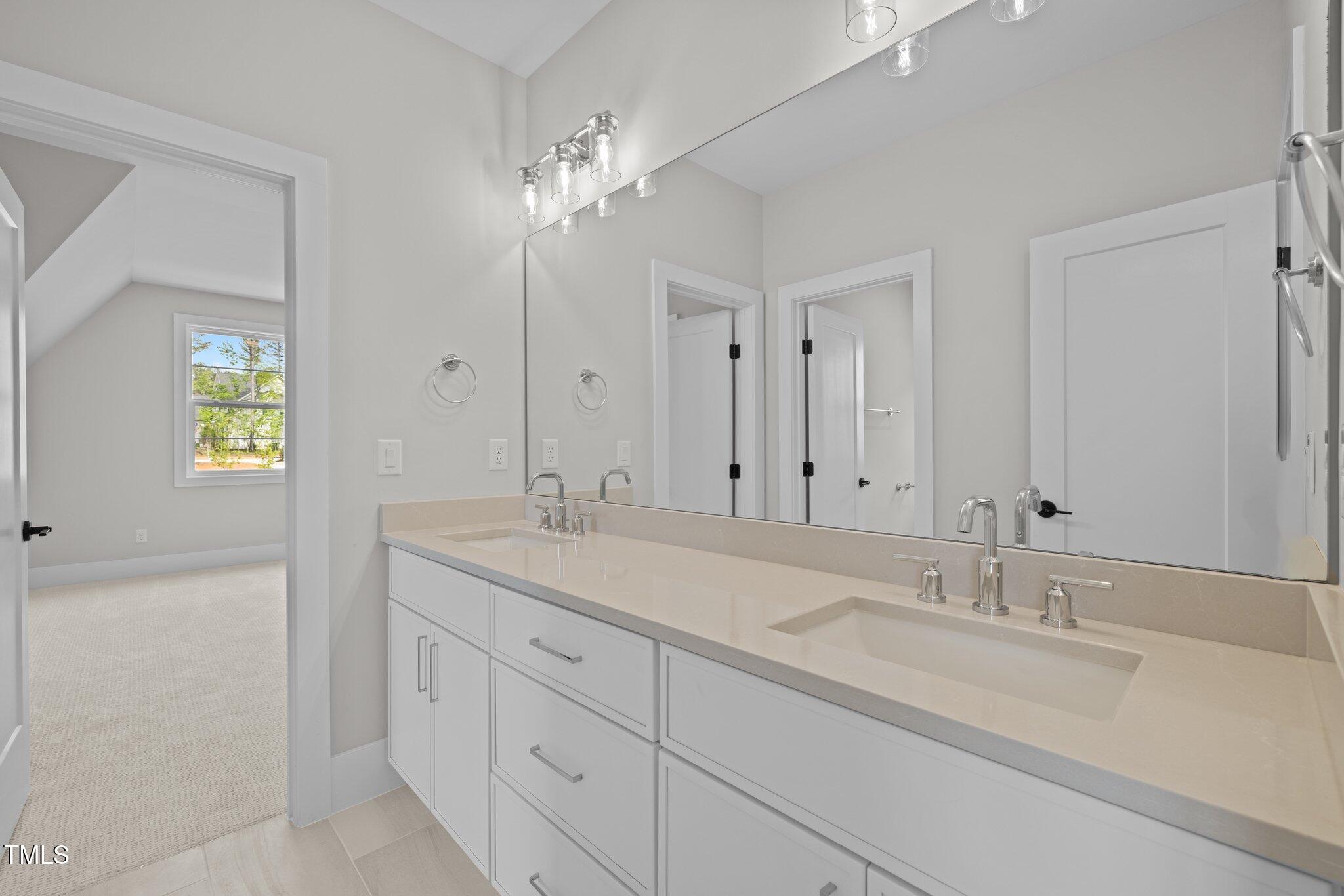 7813 Ailesbury Road Property Photo 32