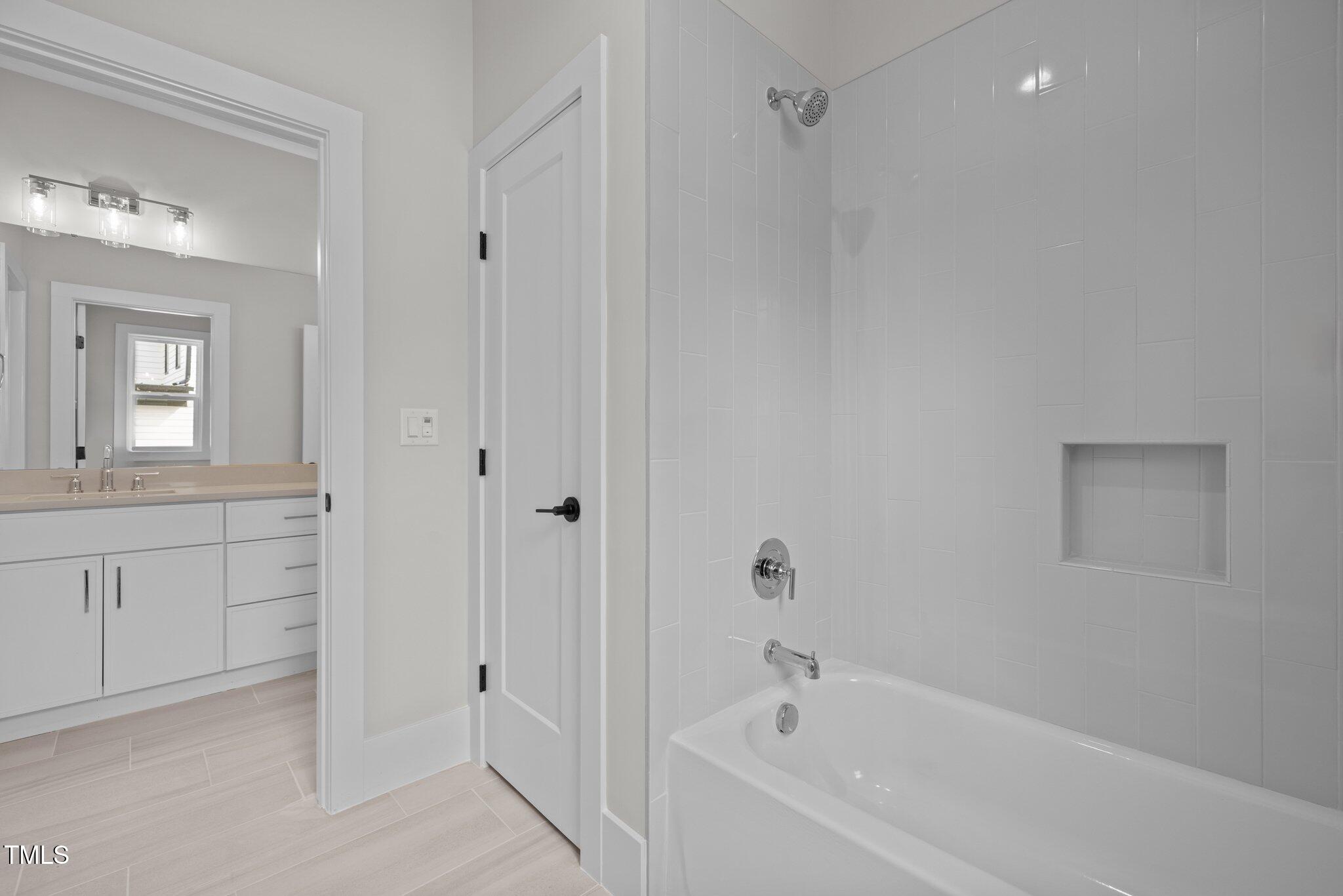 7813 Ailesbury Road Property Photo 33