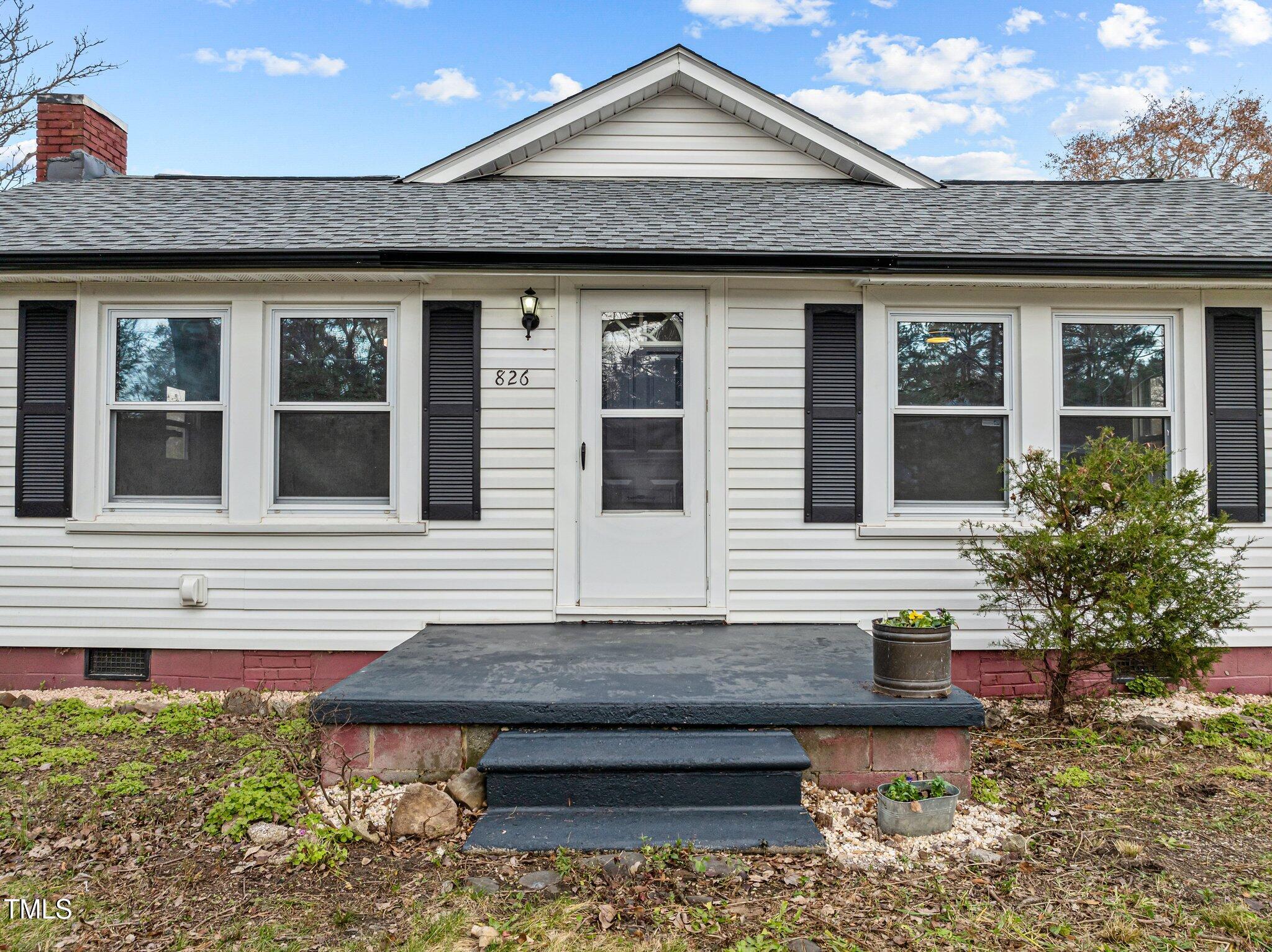 826 Carter Avenue Property Photo 1