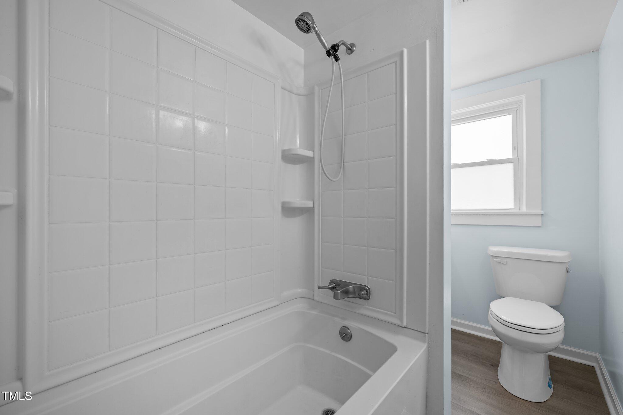 826 Carter Avenue Property Photo 6