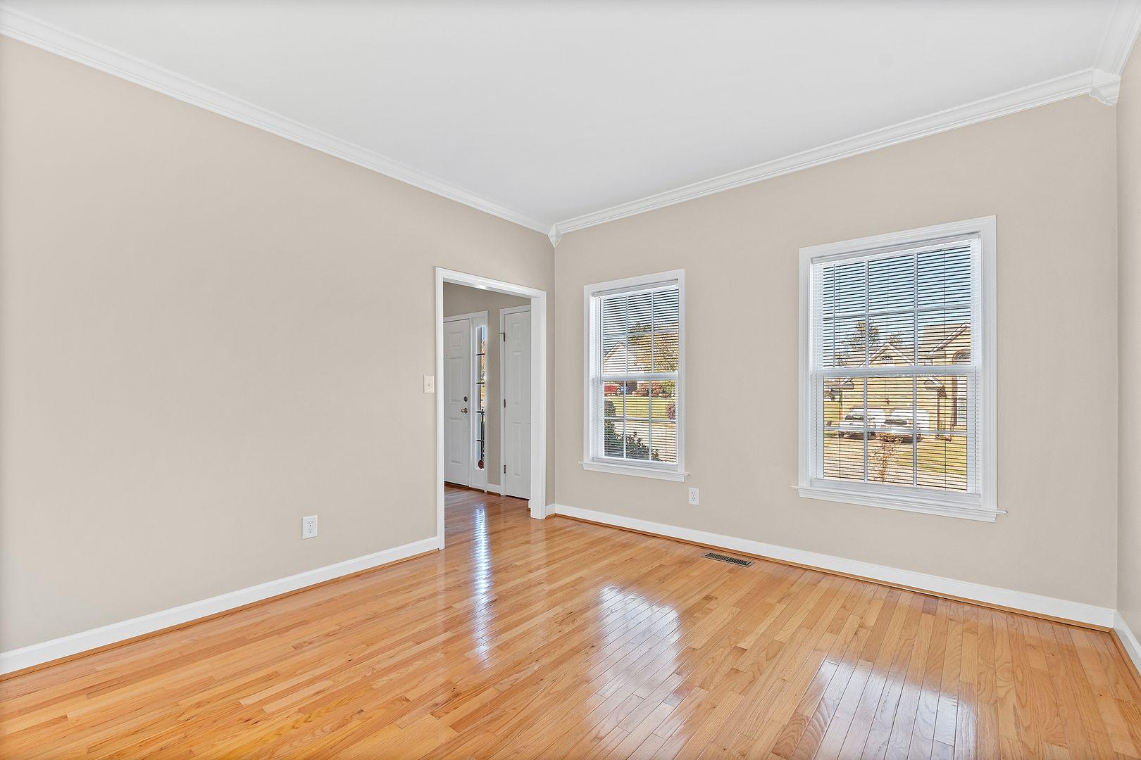 545 Seastone Street Property Photo 4